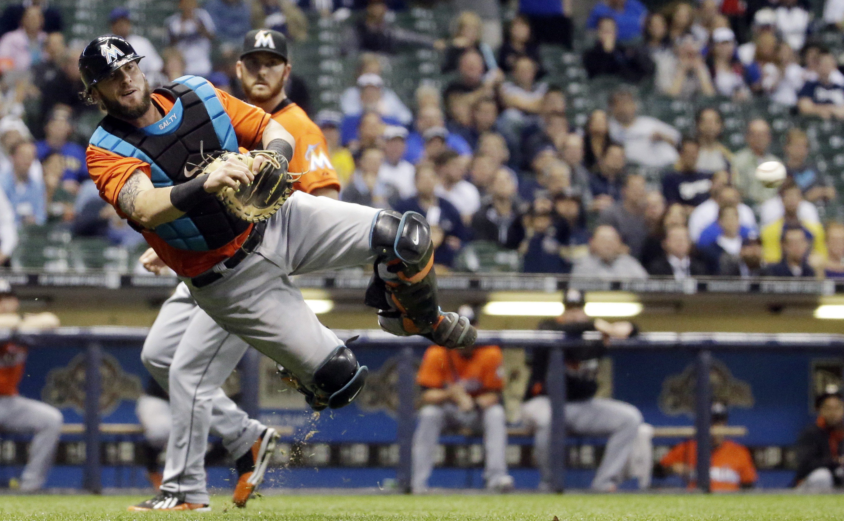 Clark, Peralta lift Brewers past Marlins, 4-1