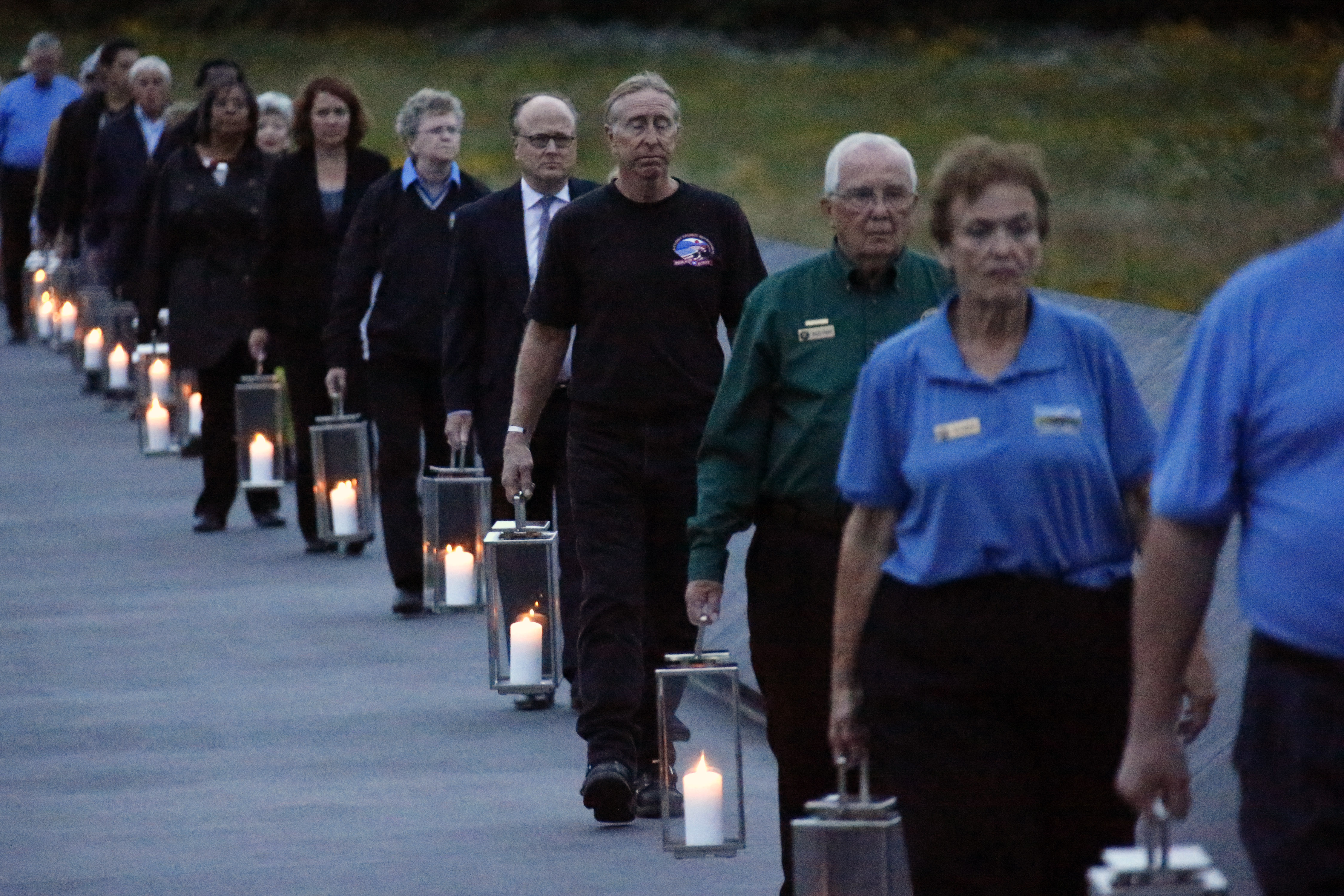Hastert donates Capitol flag to Flight 93 memorial