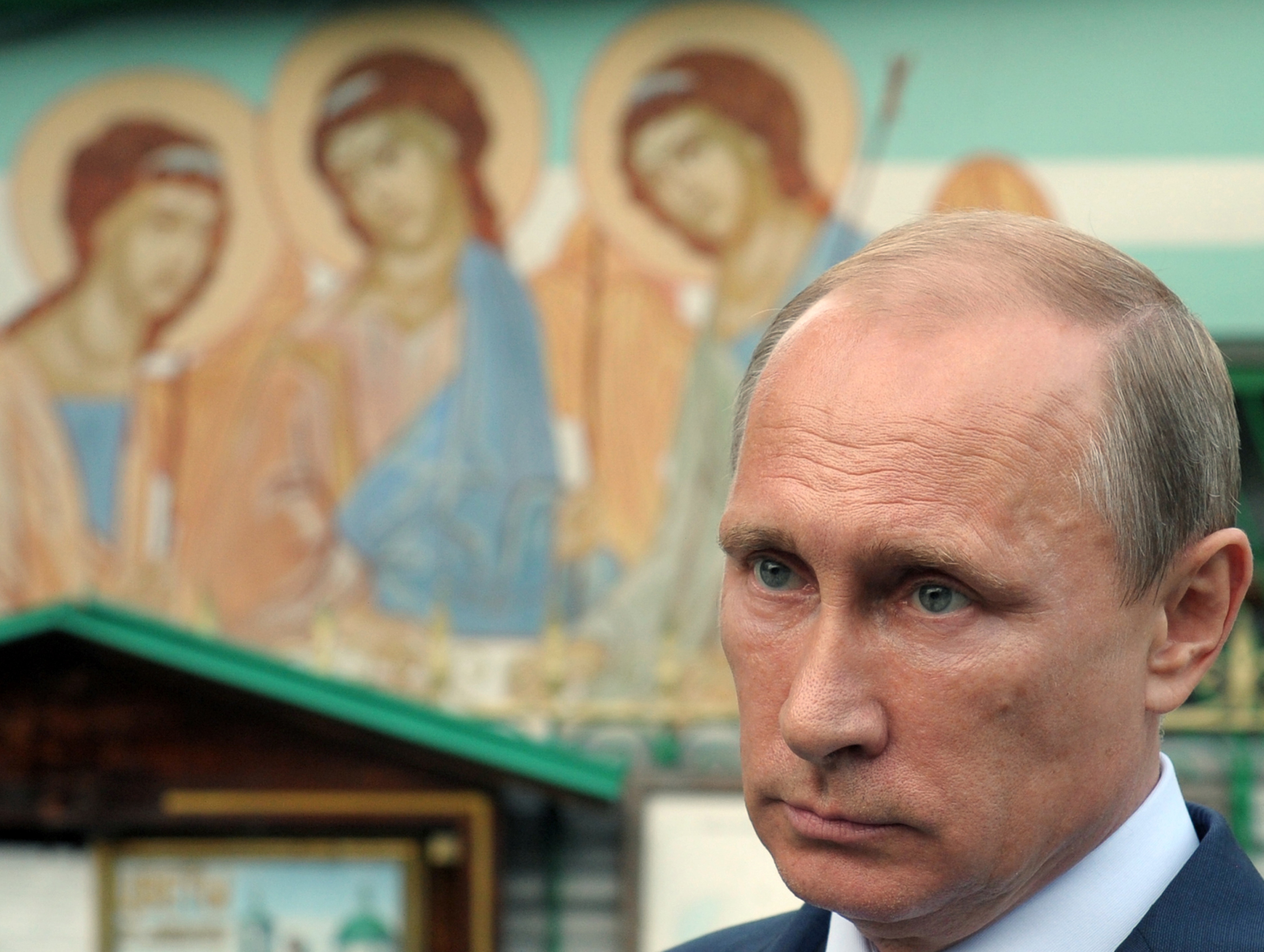 Putin orders forces in the east on combat drill