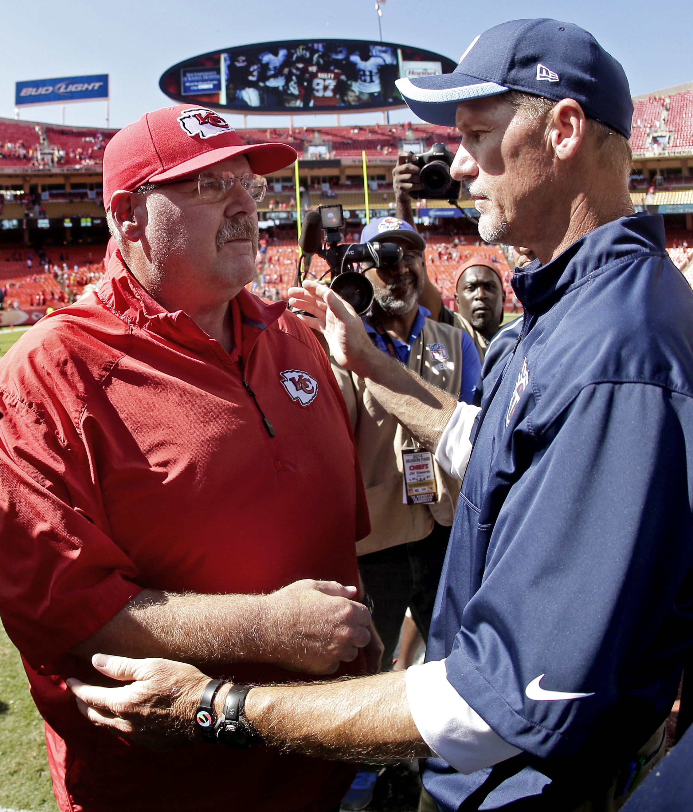 Bowe, new additions give Chiefs new look in Week 2