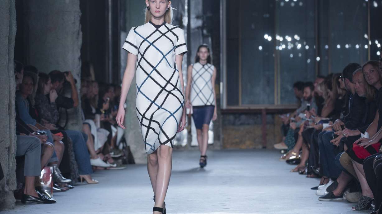 Marc Jacobs closes NY Fashion Week