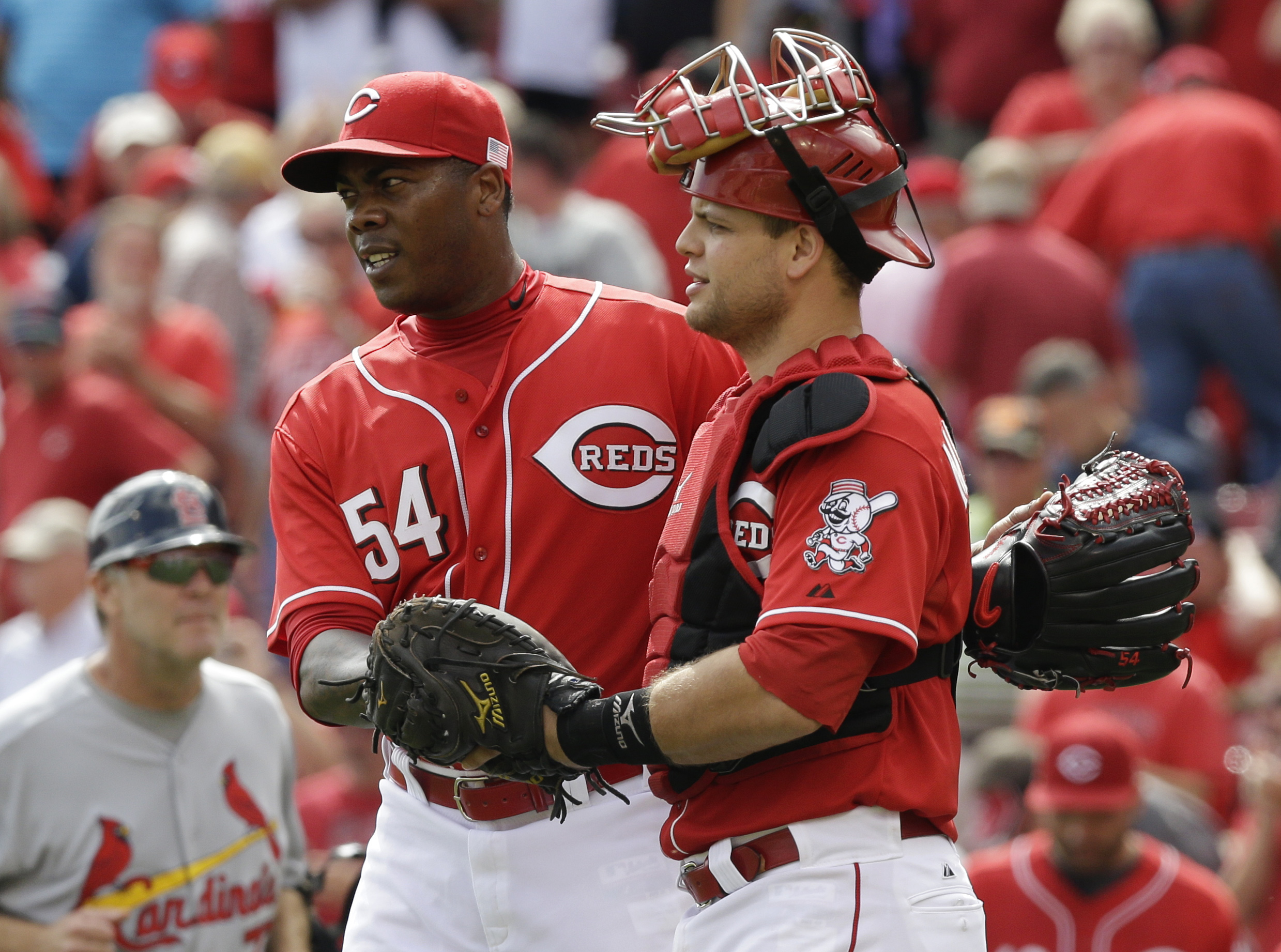 Cueto outlasts Lynn as Reds beat Cardinals 1-0