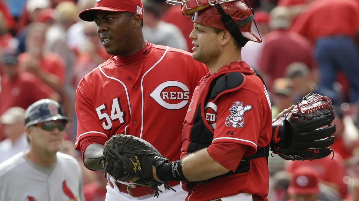Cueto outlasts Lynn as Reds beat Cardinals 1-0