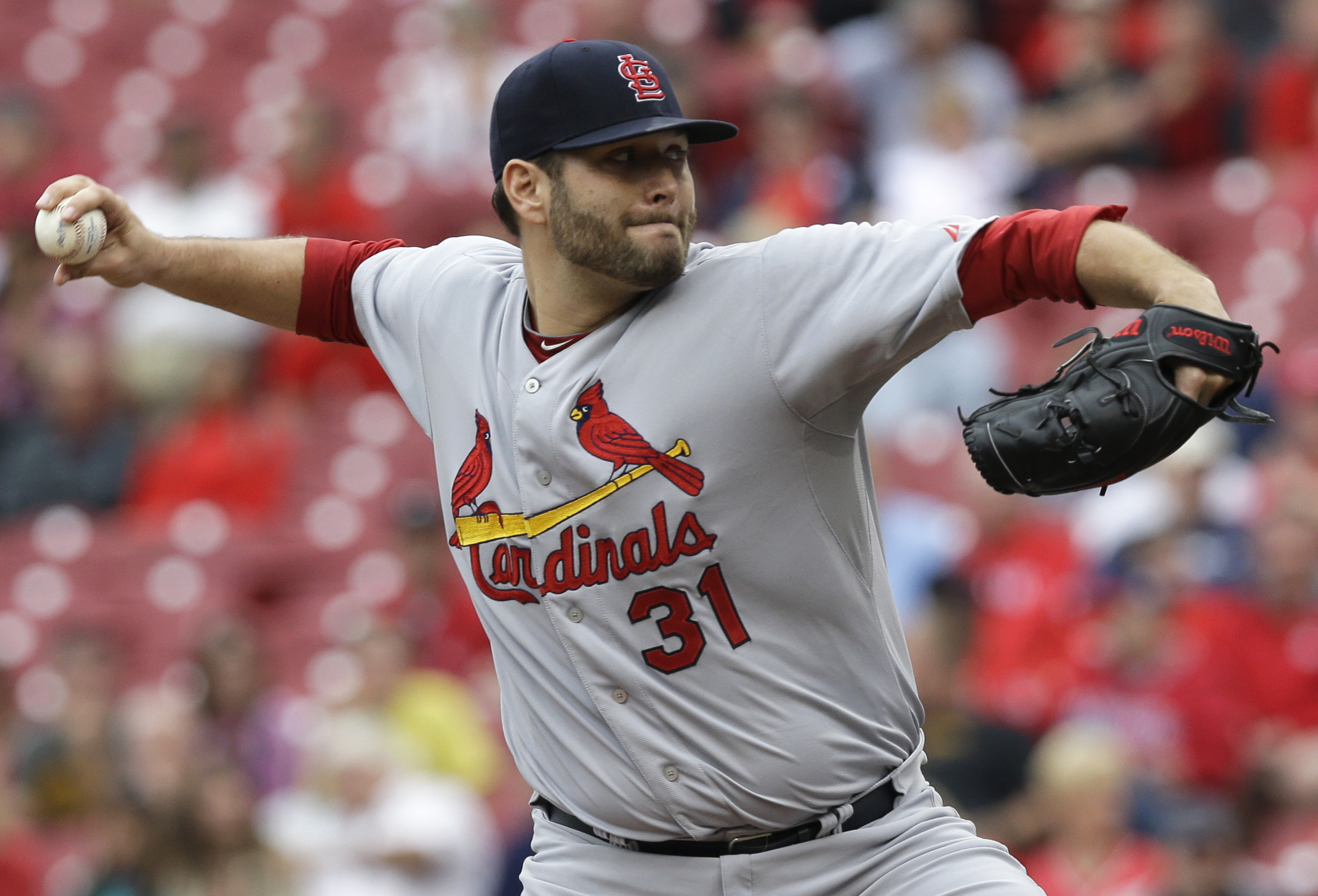 Cueto outlasts Lynn as Reds slow Cardinals 1-0