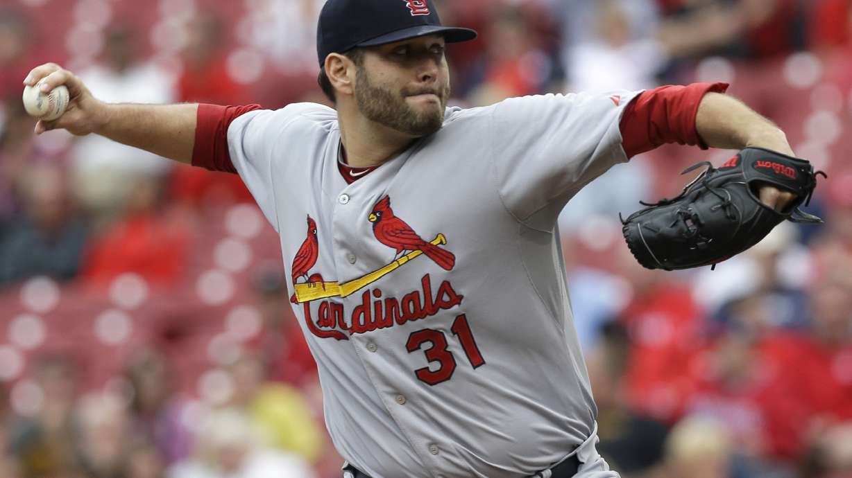 Cueto outlasts Lynn as Reds slow Cardinals 1-0