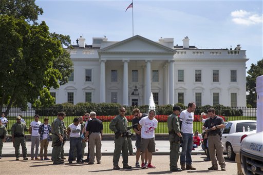 Casa Blanca promete medidas en inmigración