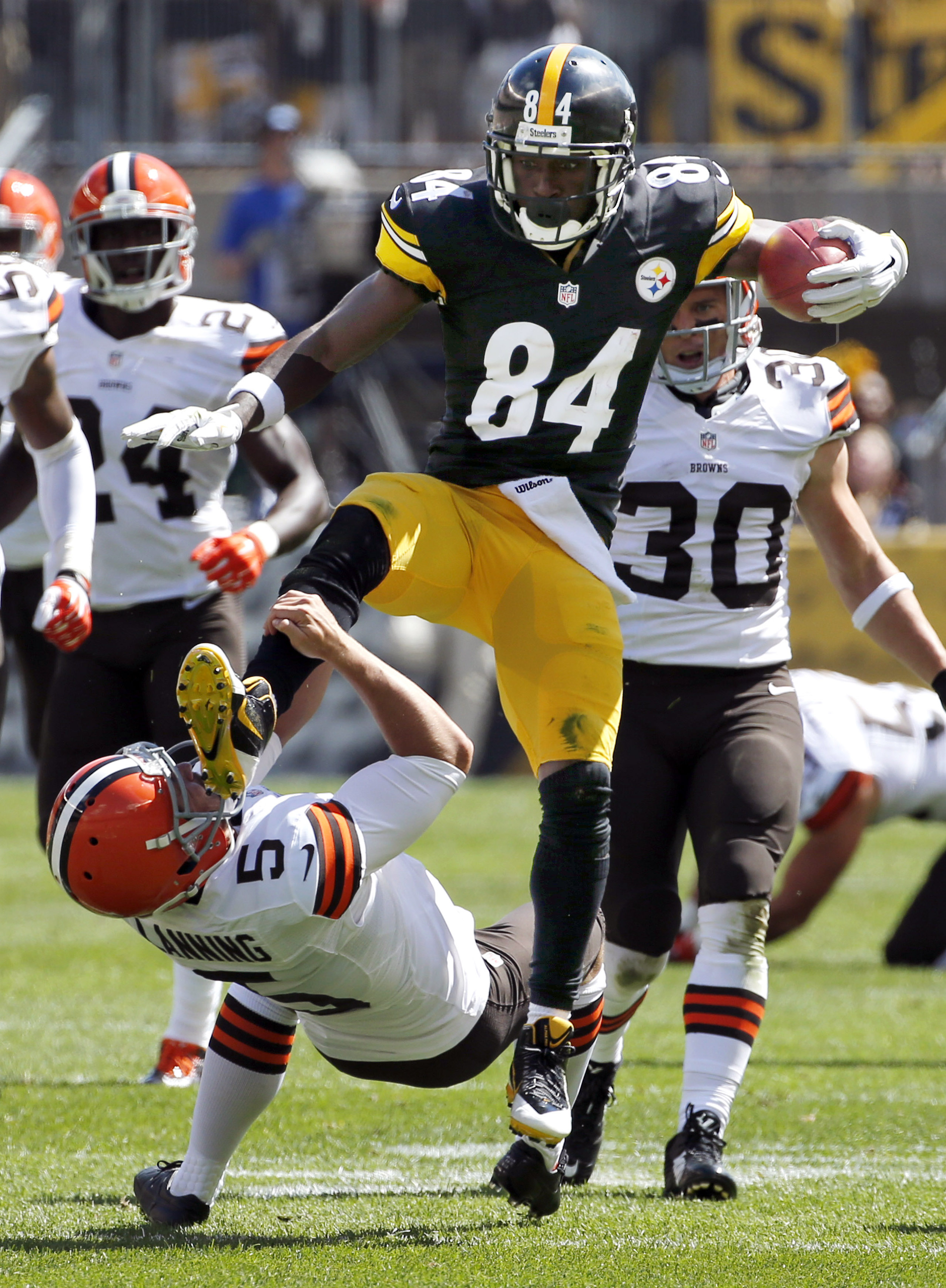 Steelers' Brown fined $8K for kicking punter