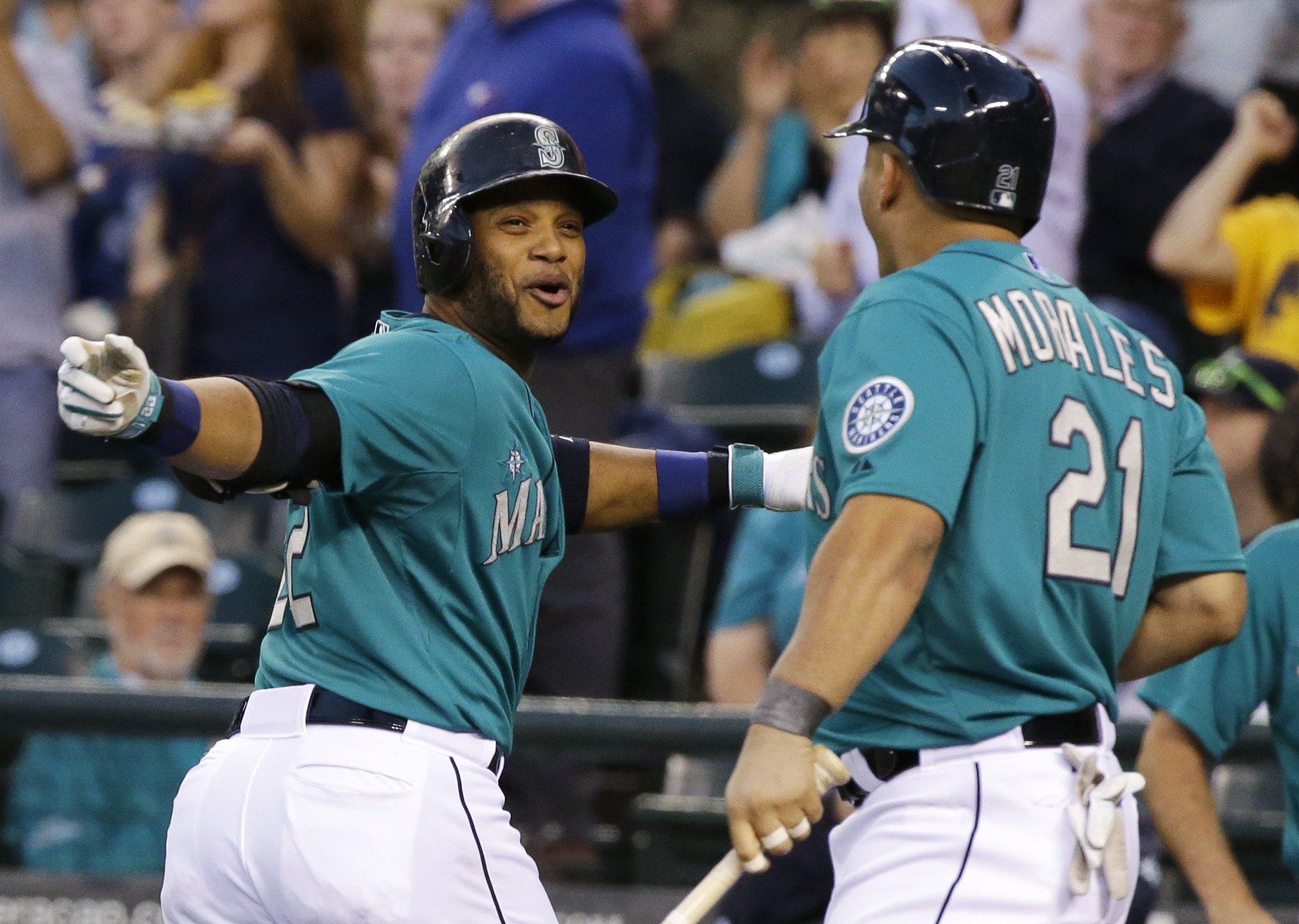 Seattle uses long ball to beat Oakland 4-2