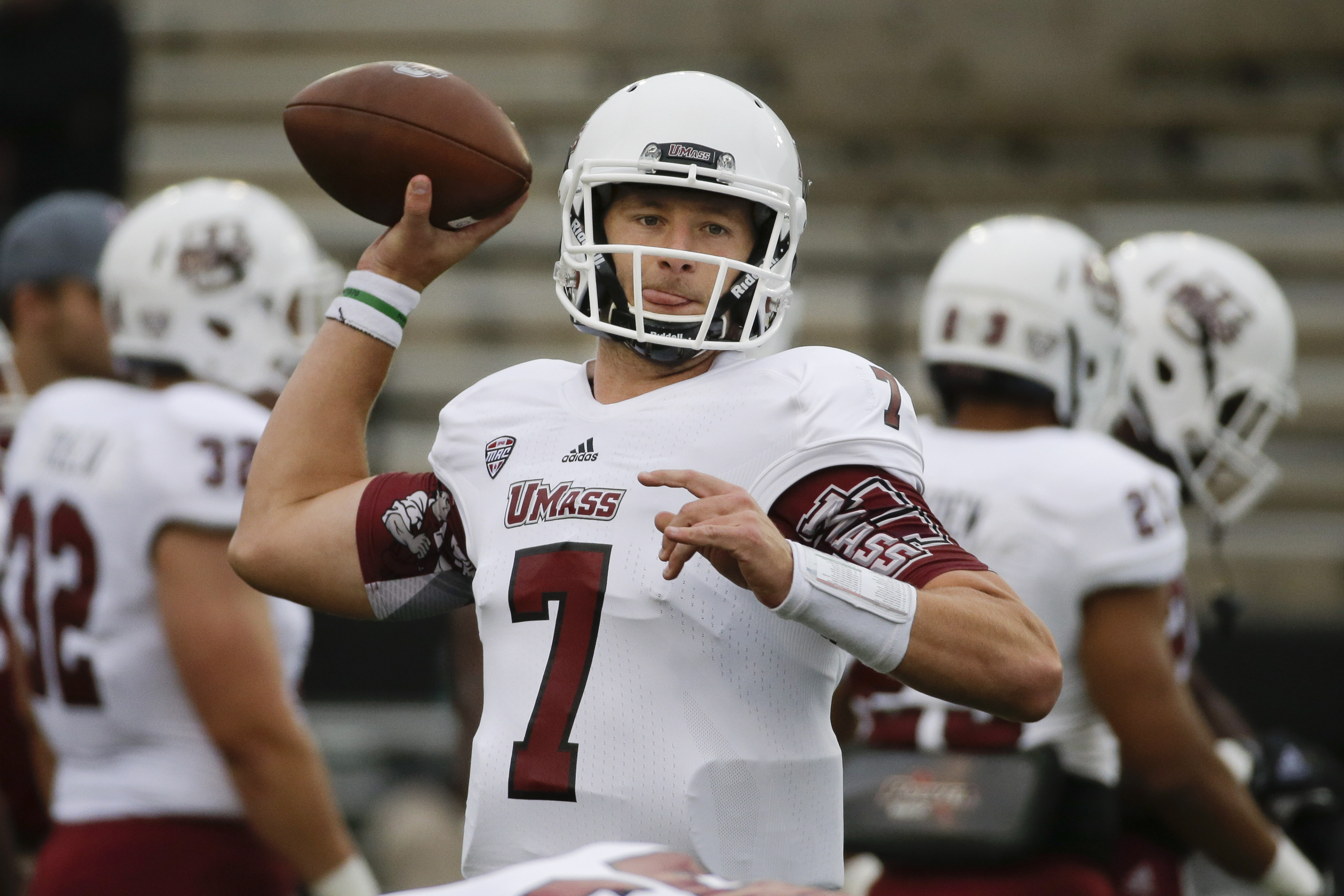 Vanderbilt rallies to defeat UMass 34-31