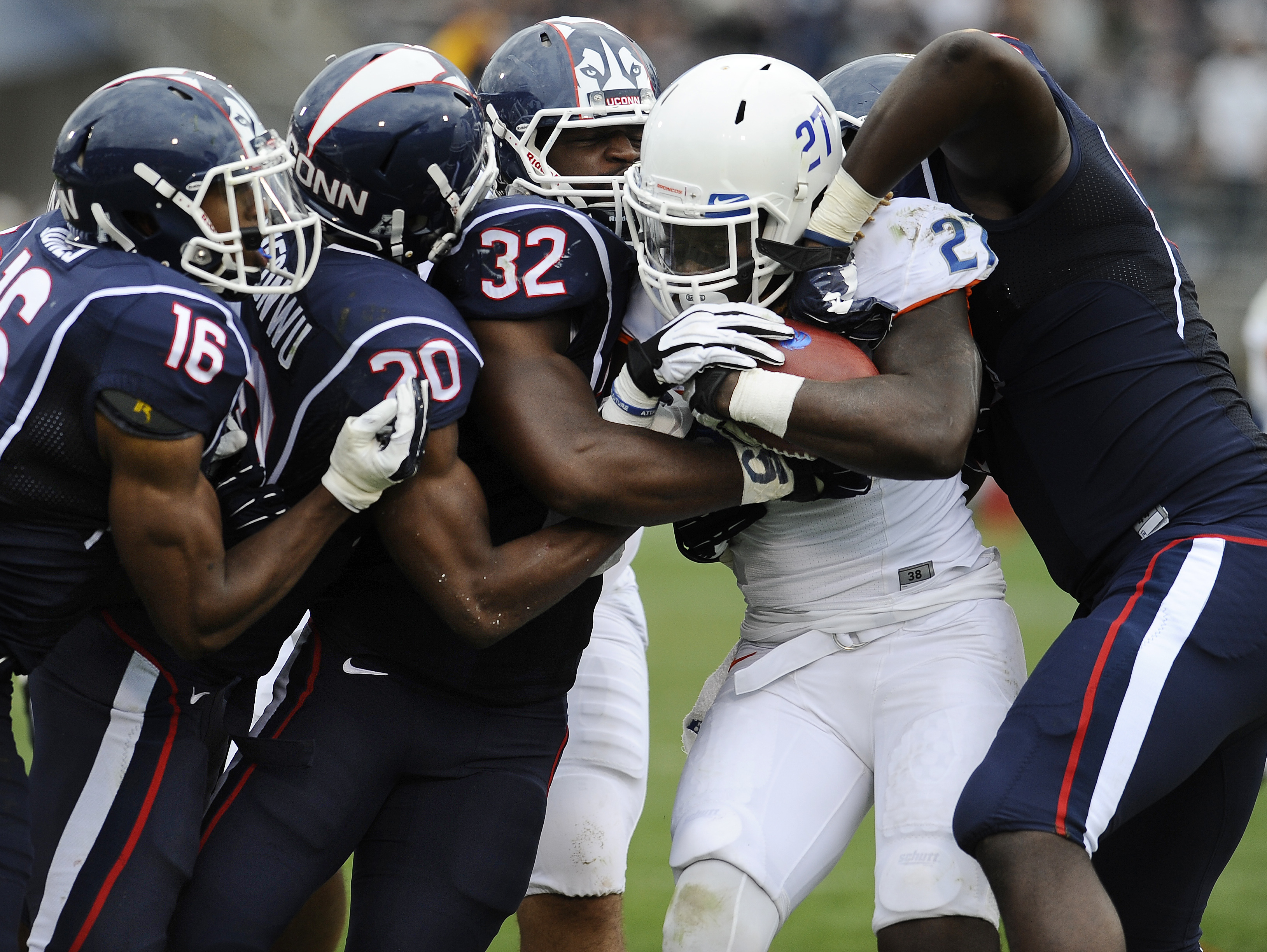 Hedrick, Miller lead Boise State over UConn 38-21
