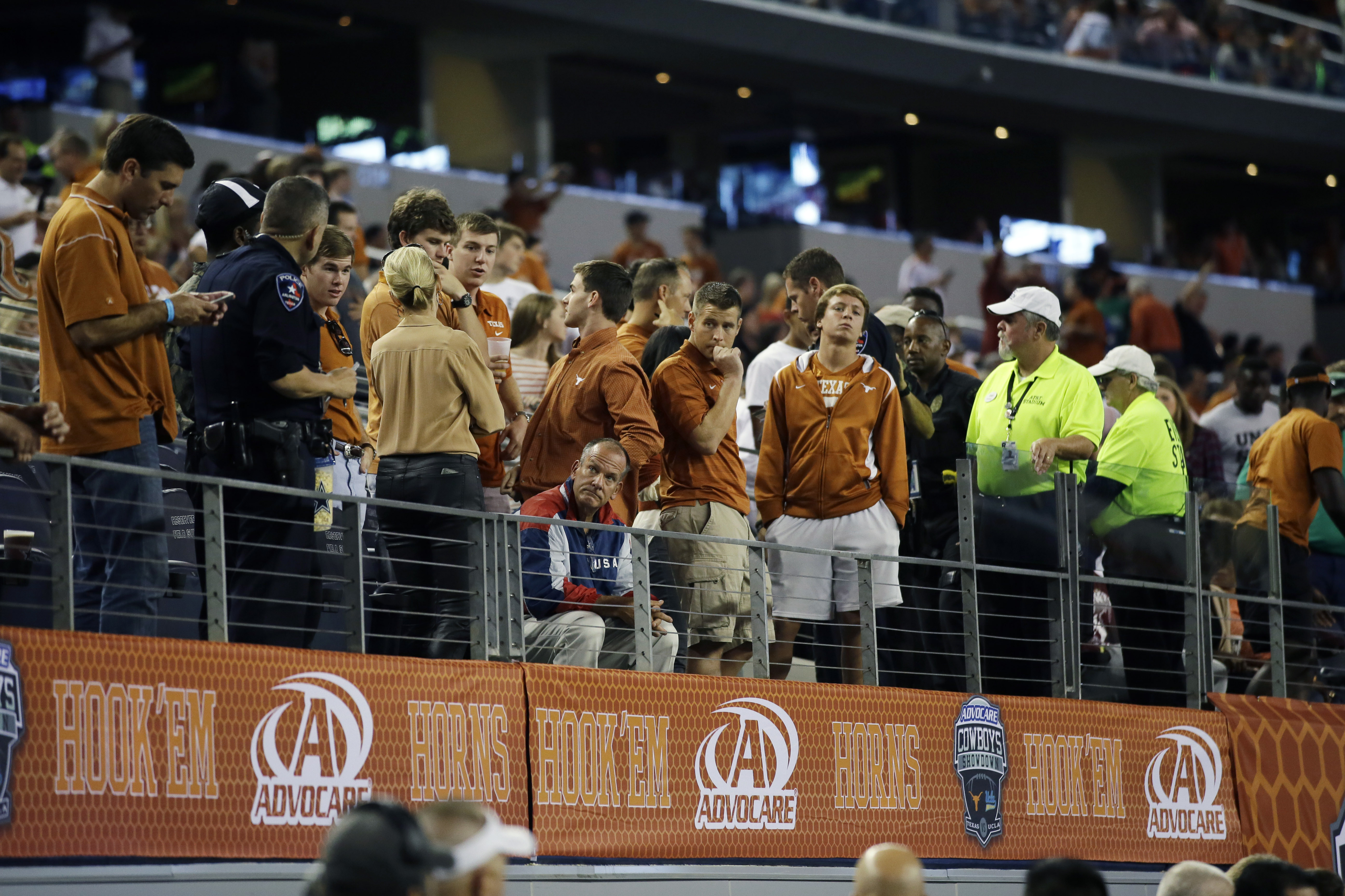 Fan falls from 1st row at Texas-UCLA game