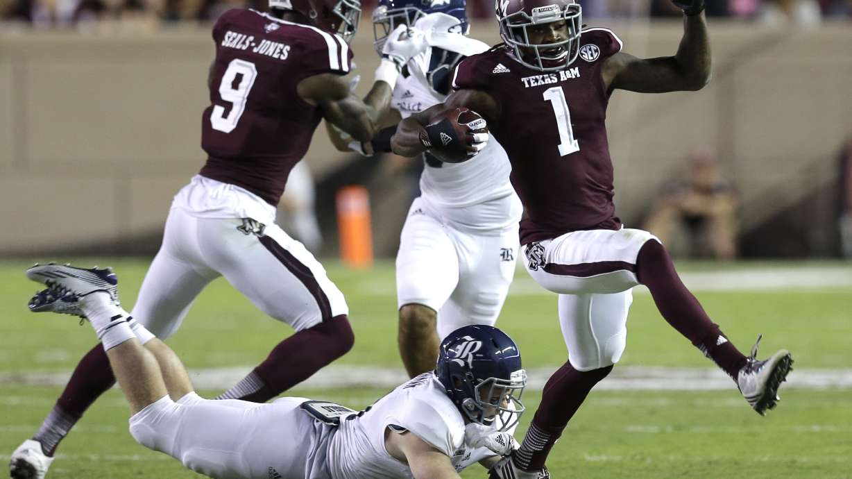 Hill's 4 TD passes lead No. 7 A&M over Rice 38-10