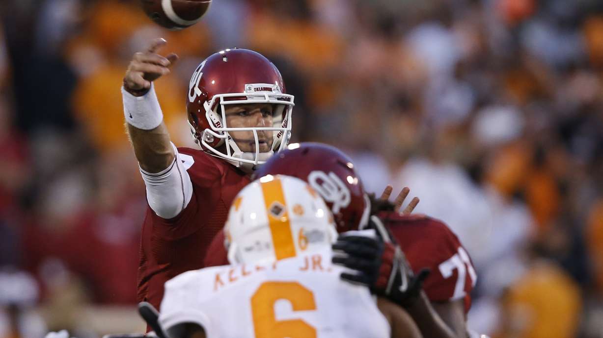 No. 4 Oklahoma beats Tennessee 34-10