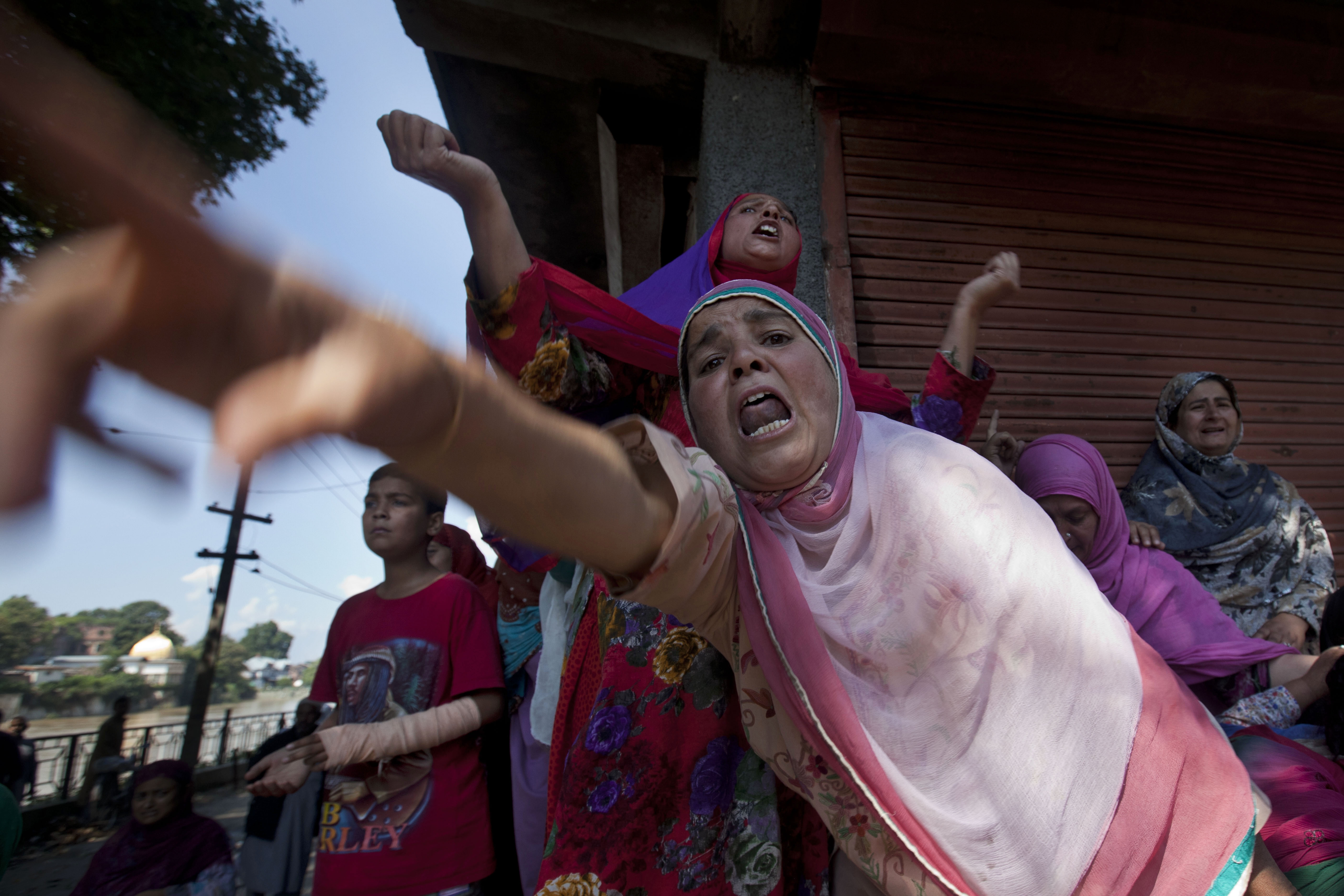 Pakistan flood sinks boat carrying wedding party