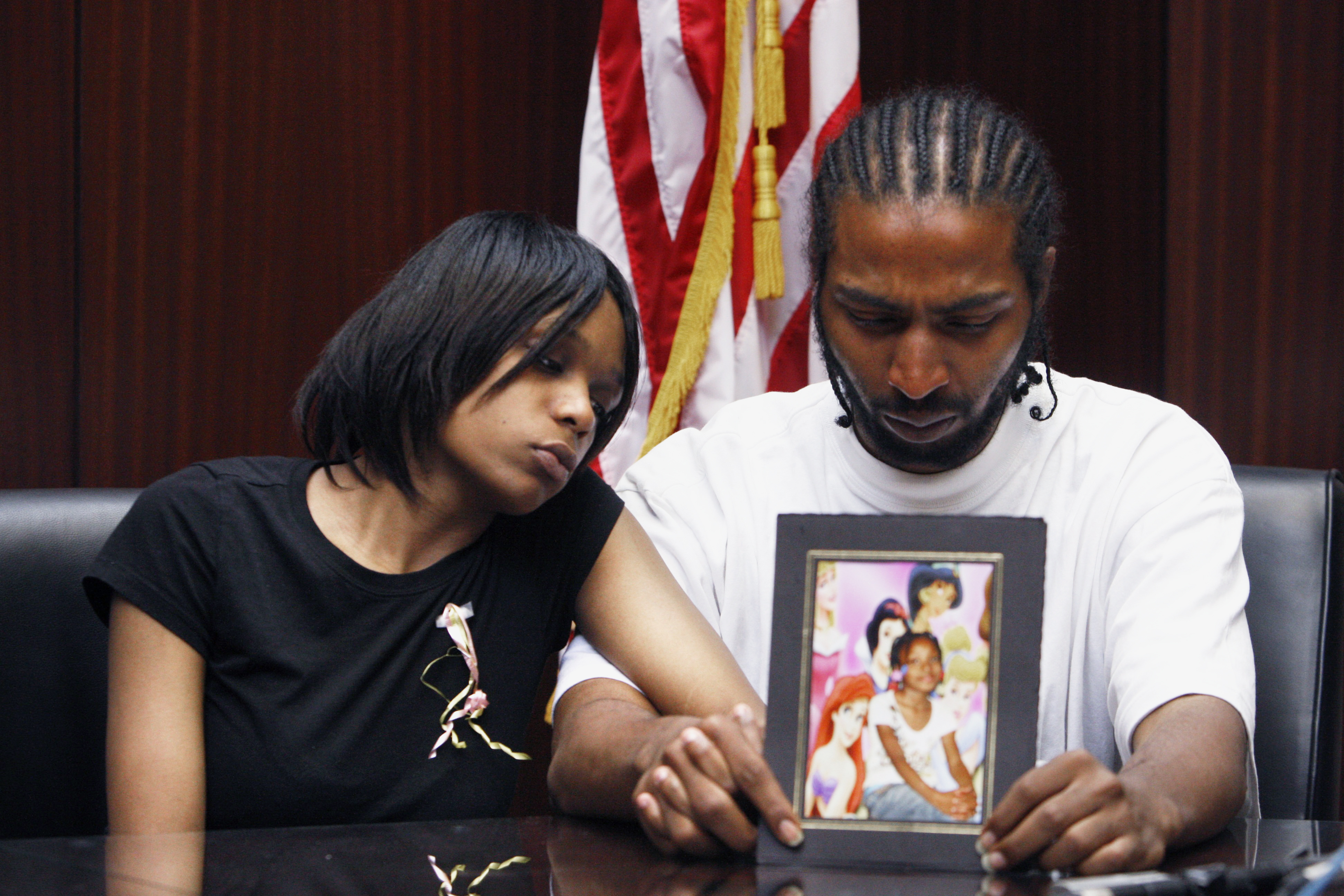 Detroit cop faces 2nd trial in 7-year-old's death