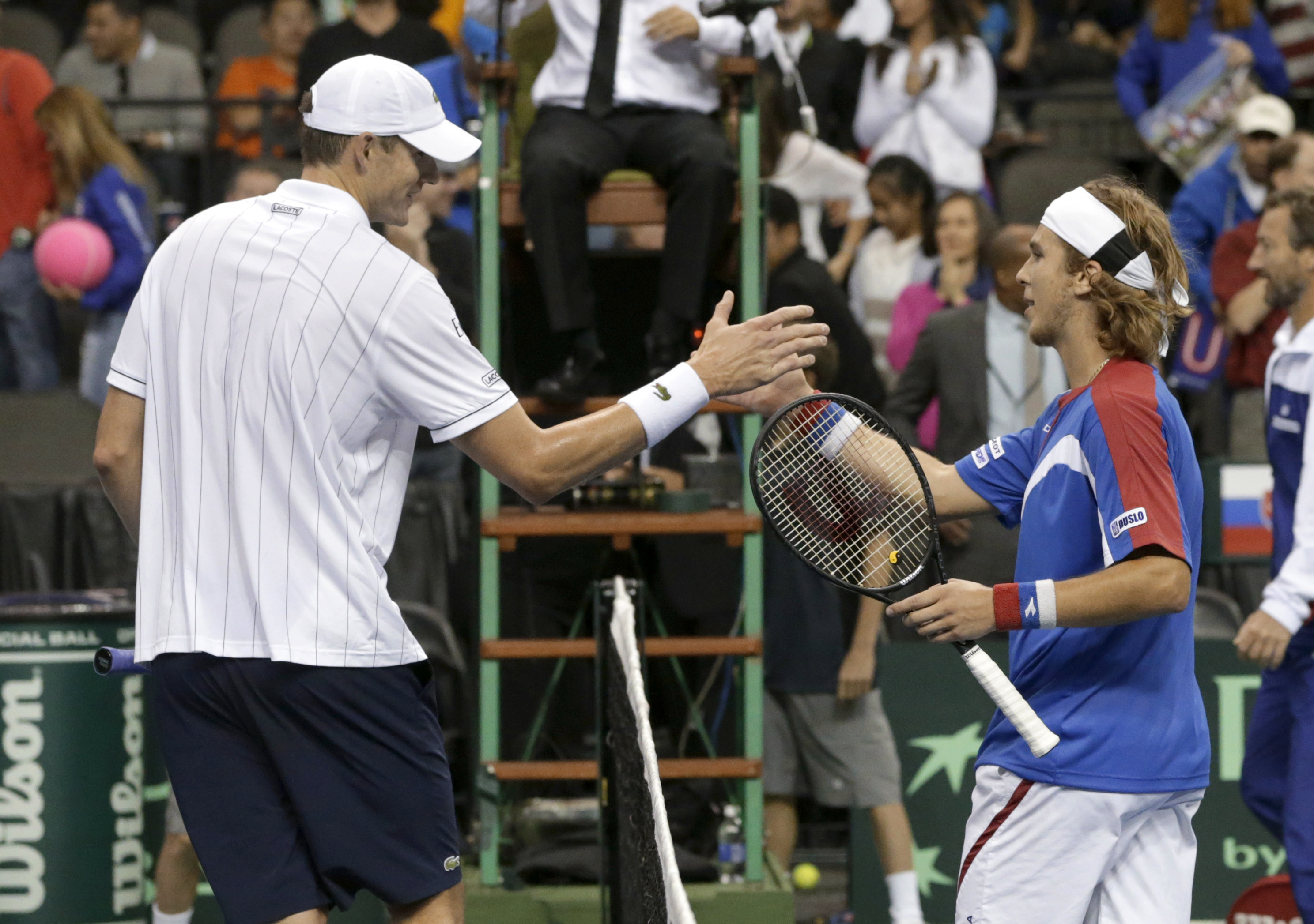 Isner, Querrey win; US beats Slovakia in Davis Cup