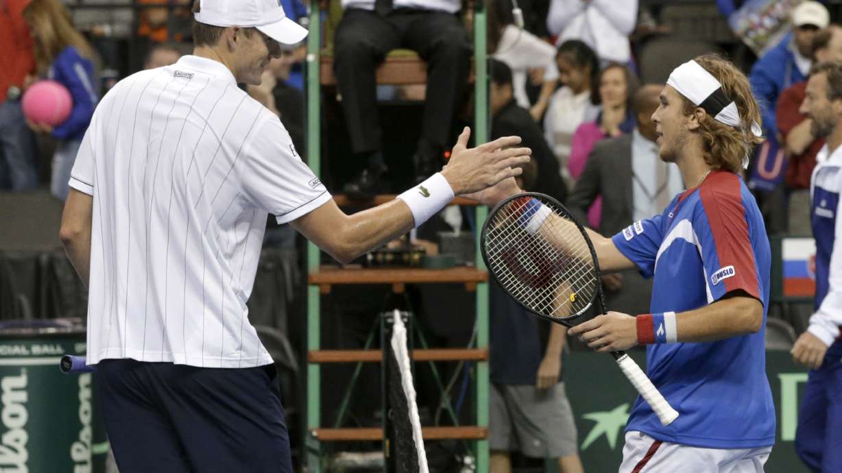 Isner, Querrey win; US beats Slovakia in Davis Cup