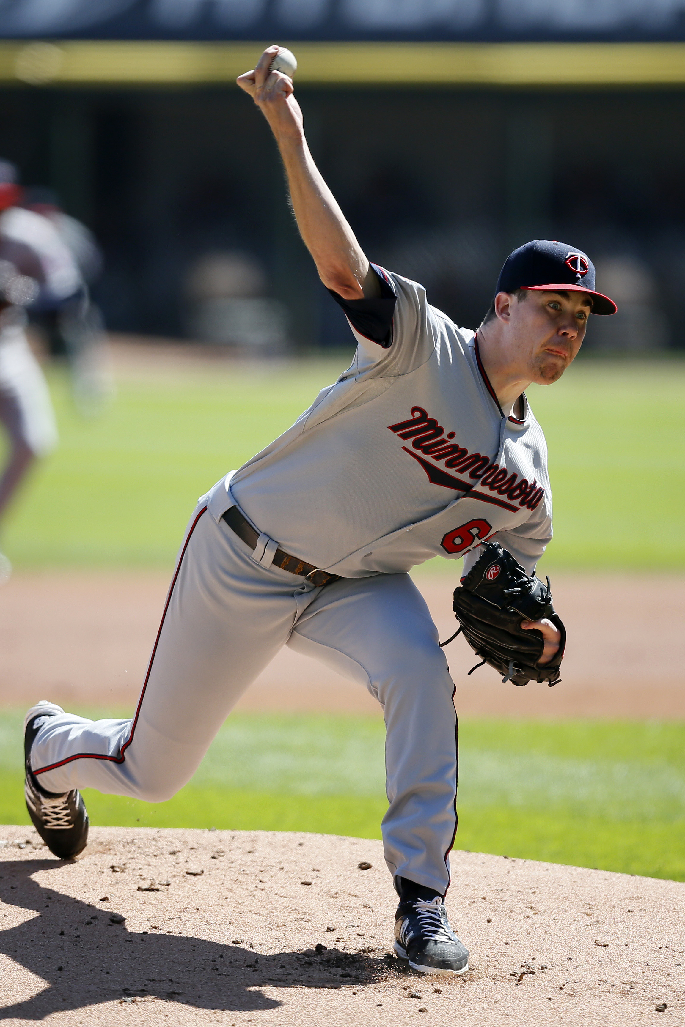 Rookie May fans 10 as Twins Beat White Sox 6-4