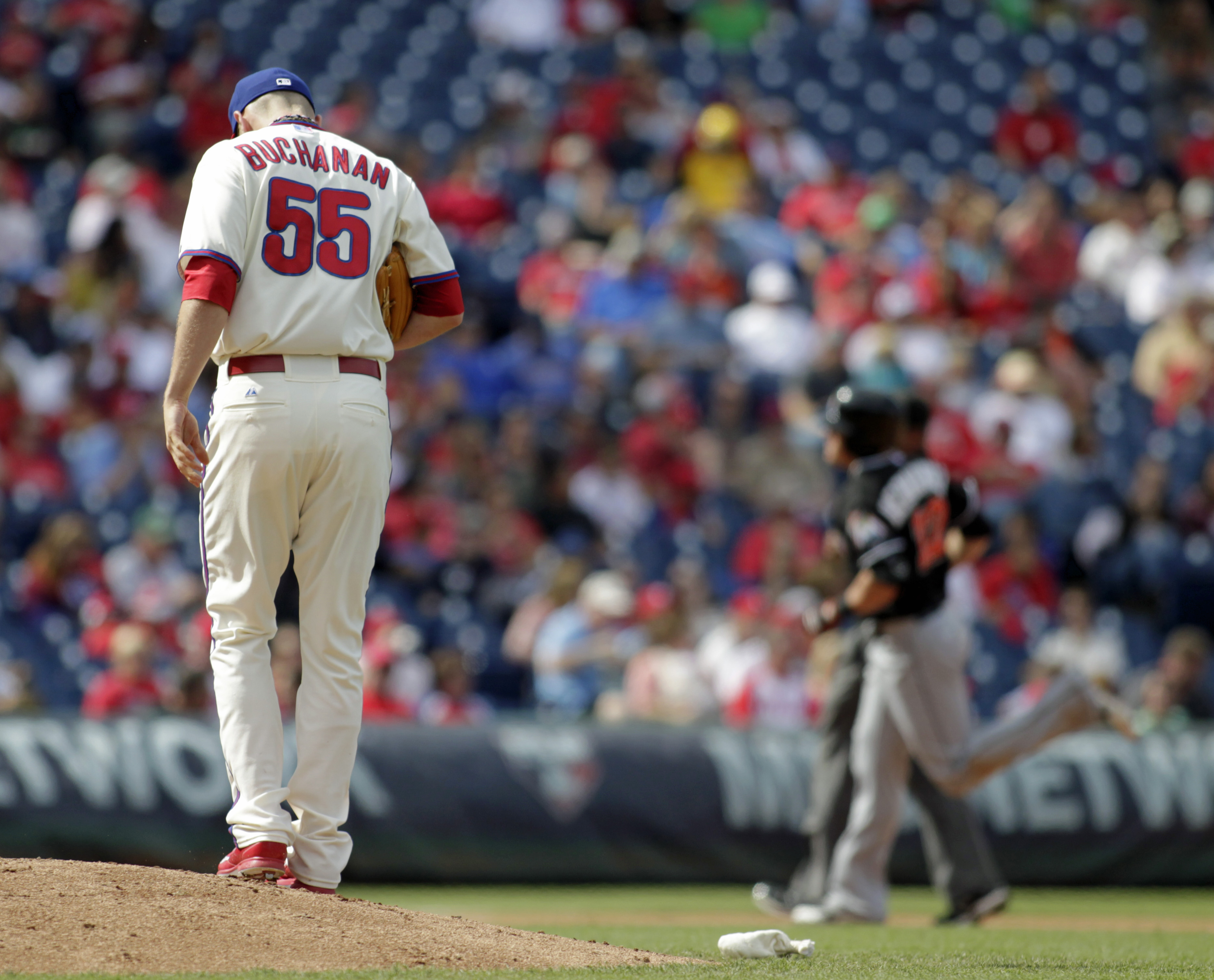 Papelbon blows save as Phils lose to Marlins 5-4
