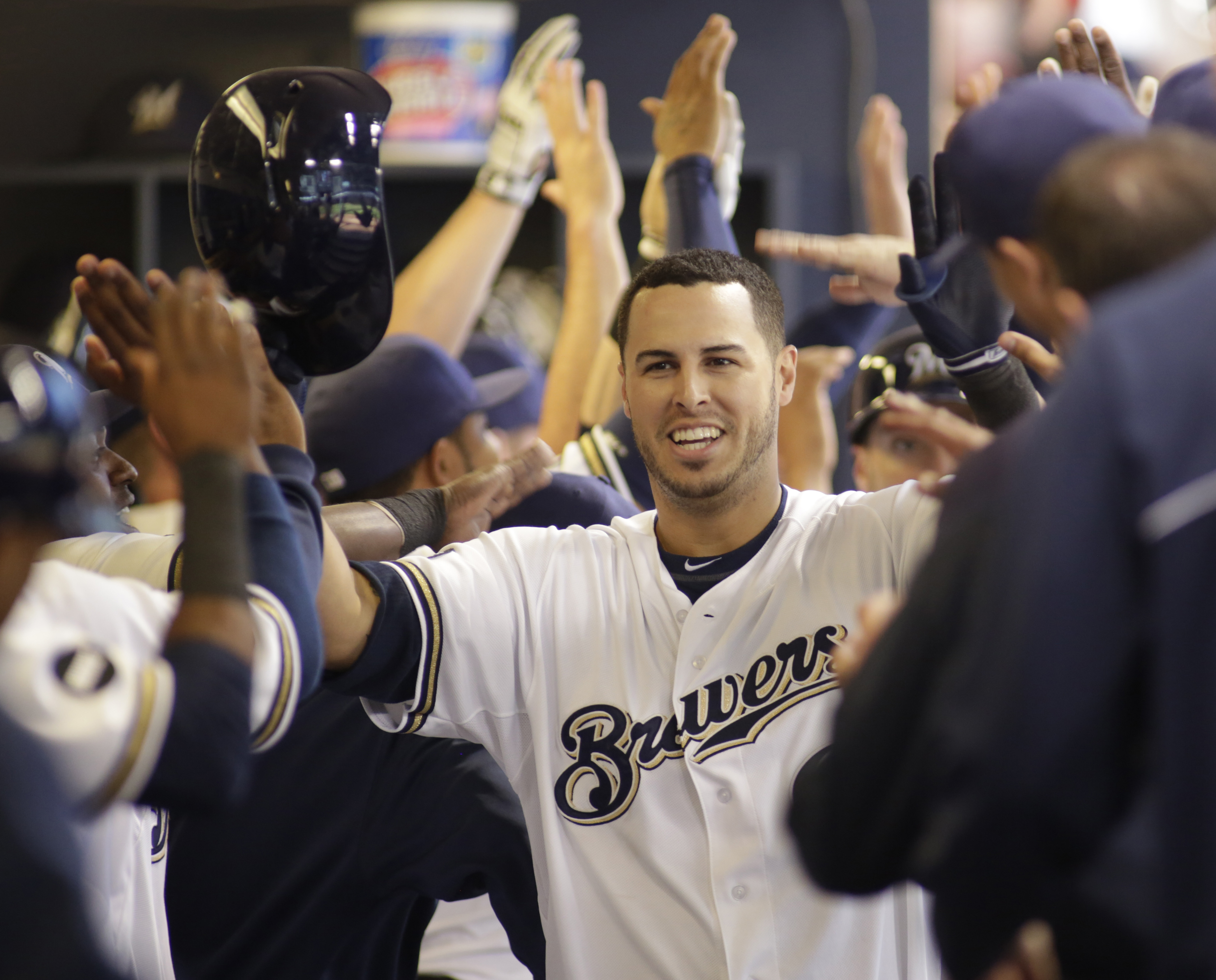 Clark, Reynolds homer as Brewers beat Reds 9-2