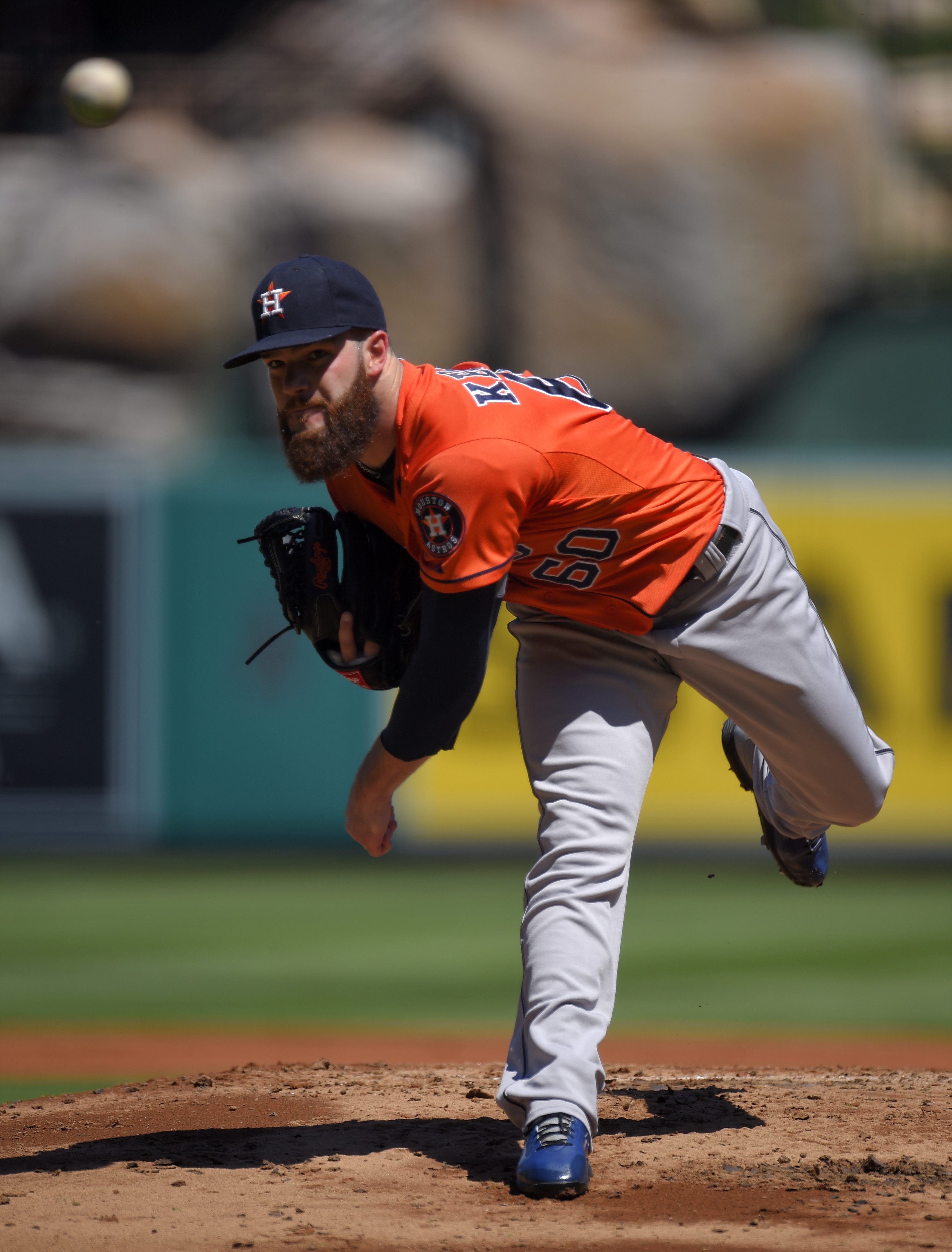 Keuchel, Astros end Angels' 10-game win streak 6-1