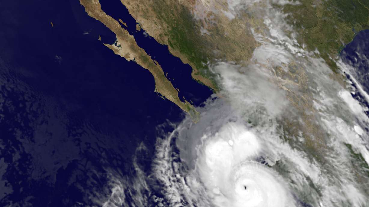 Hurricane Odile in Baja slams Baja California