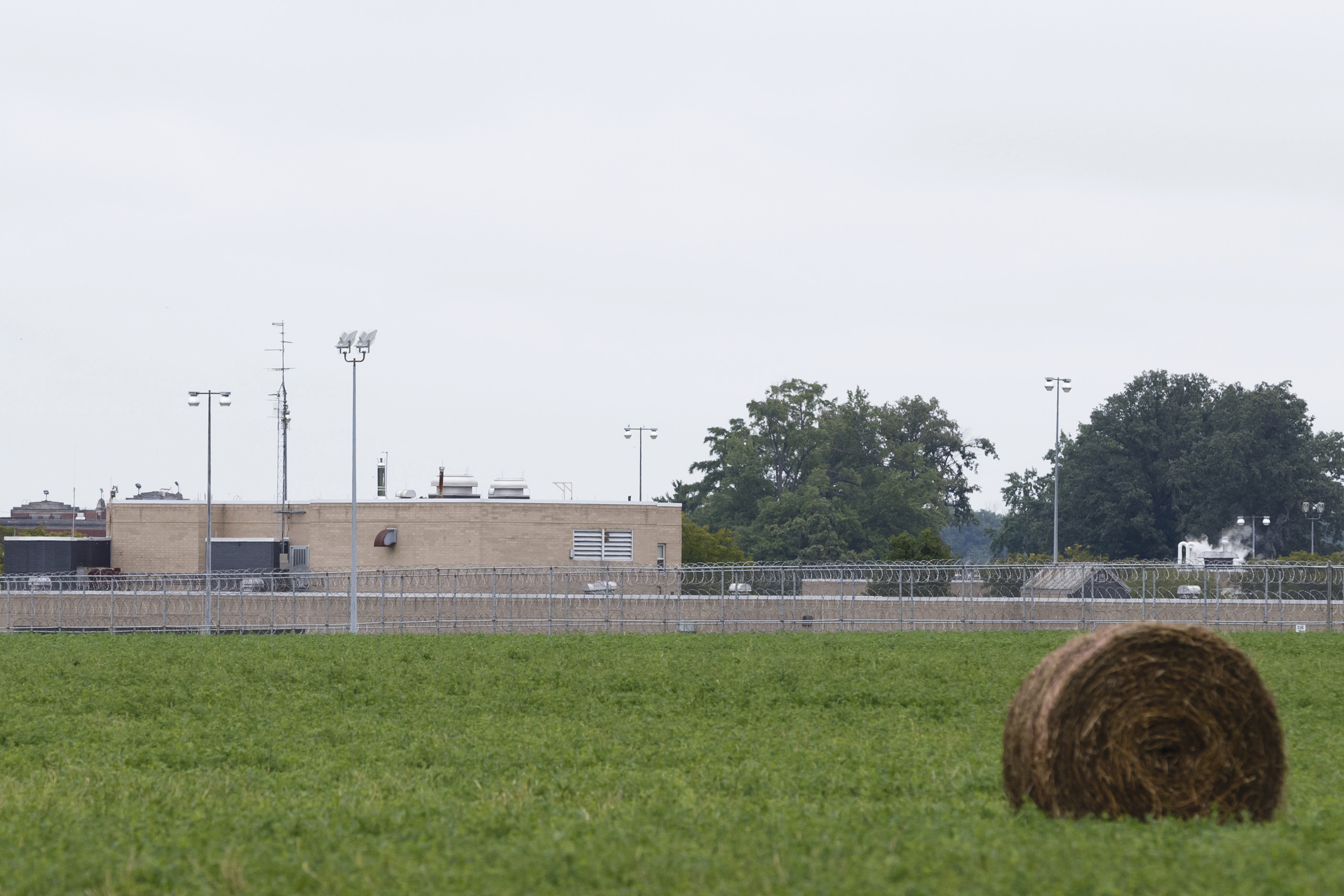 Escaped school shooter had pitchfork, patrol says