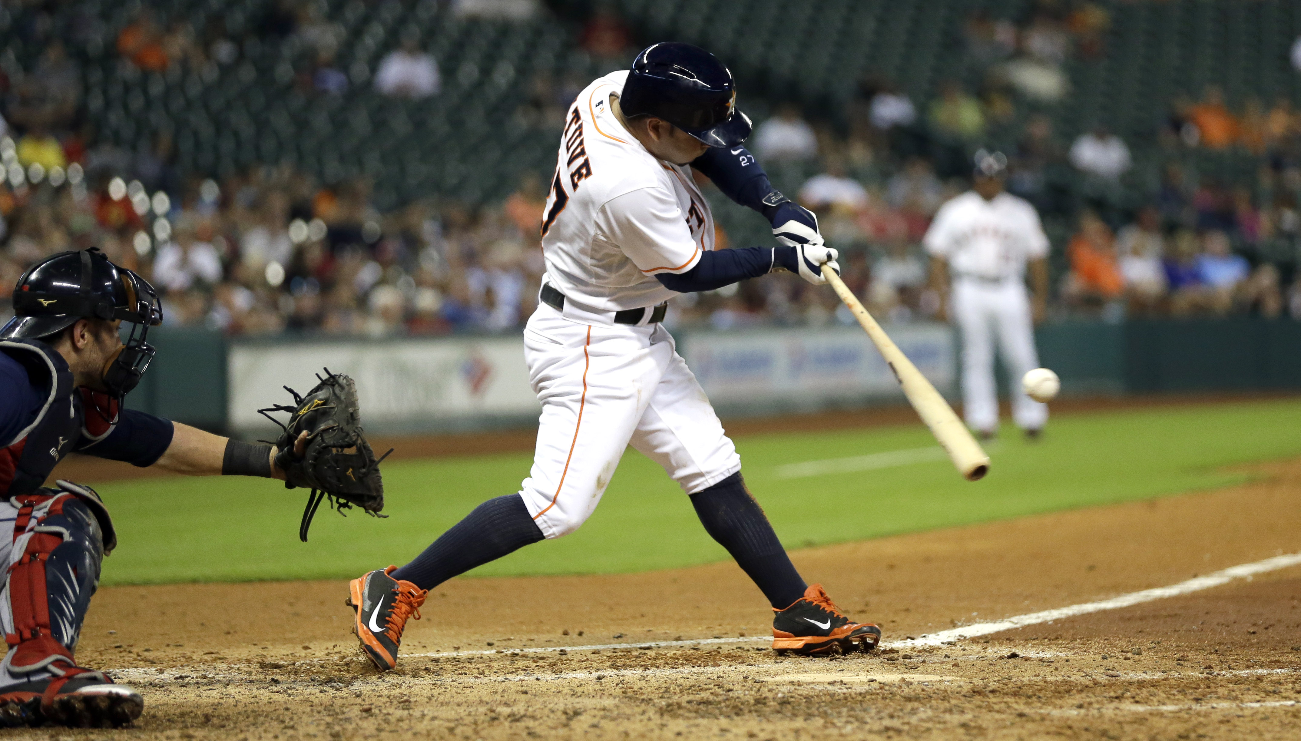 Altuve's big game lifts Astros over Indians 3-1