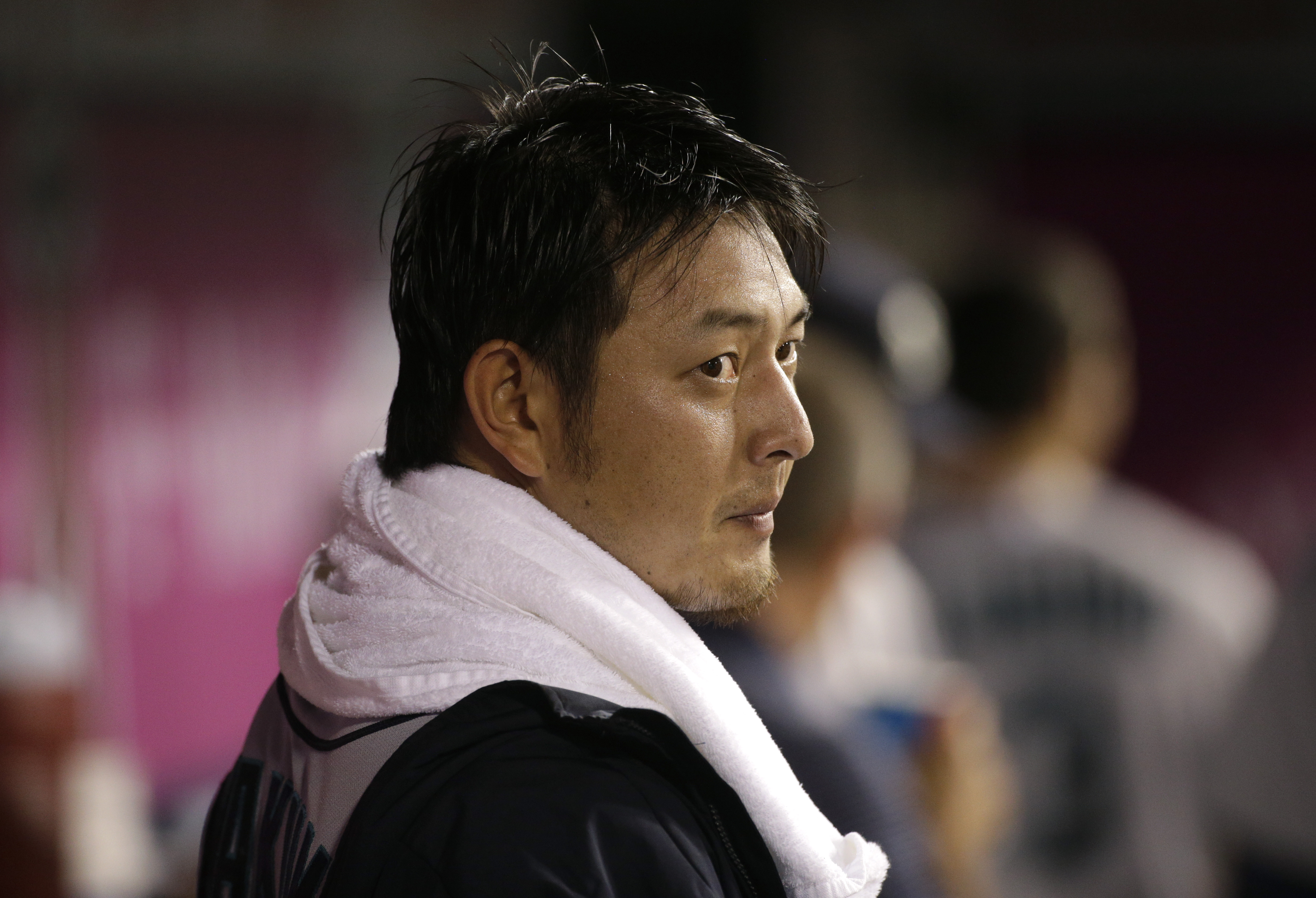 Angels clinch playoff spot, beat Mariners 8-1