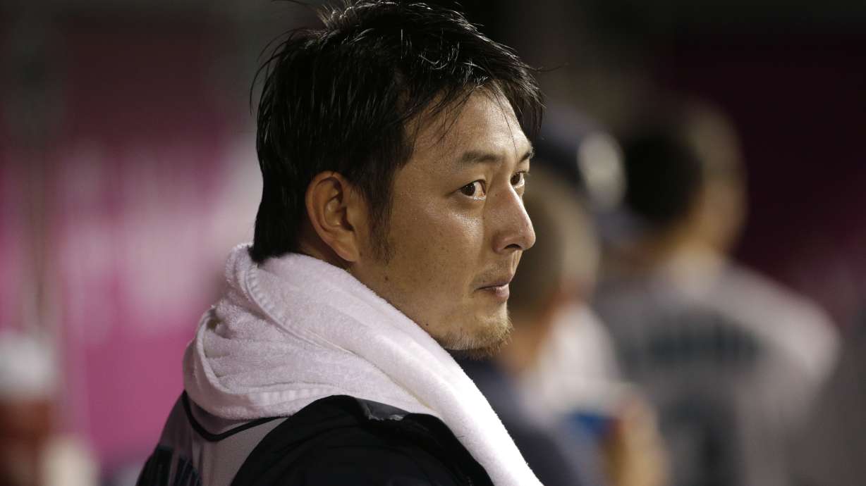 Angels clinch playoff spot, beat Mariners 8-1