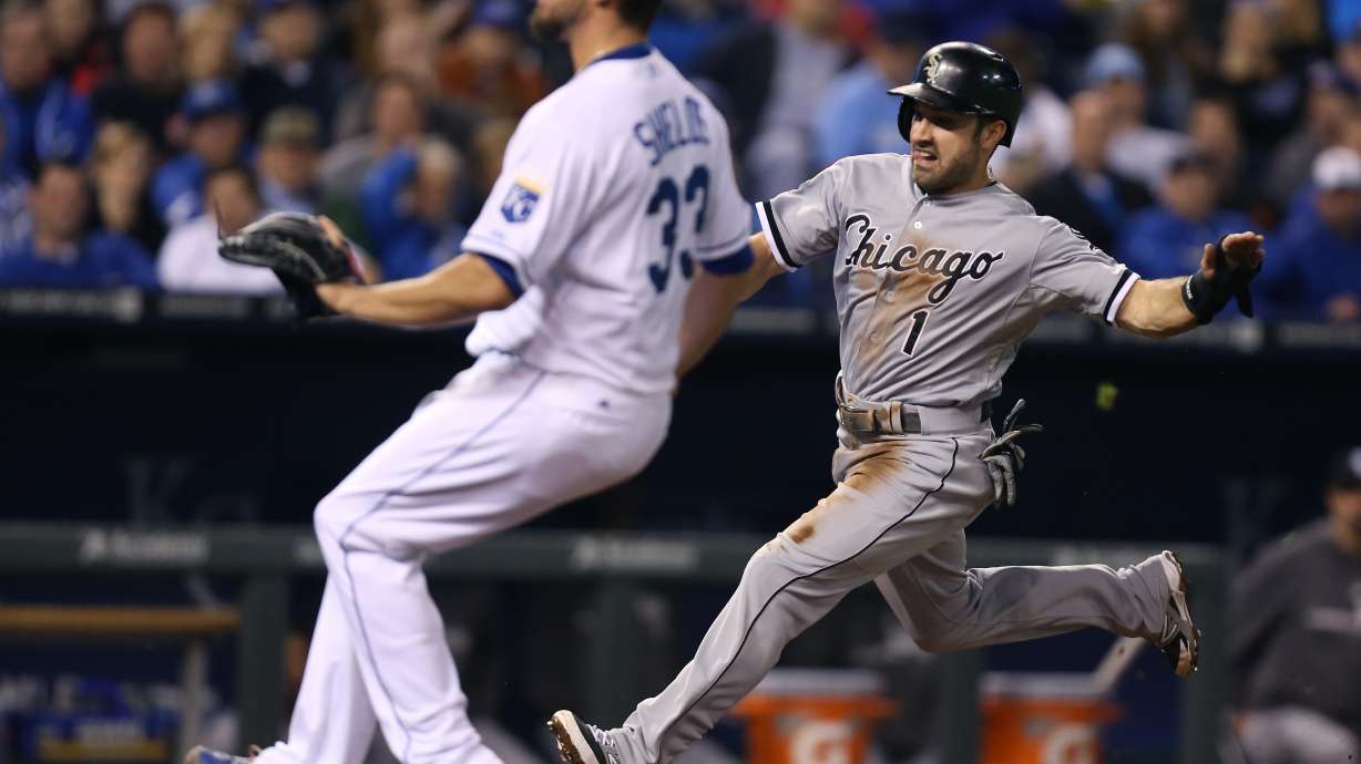 Petricka can't slow down Royals' runners in 9th