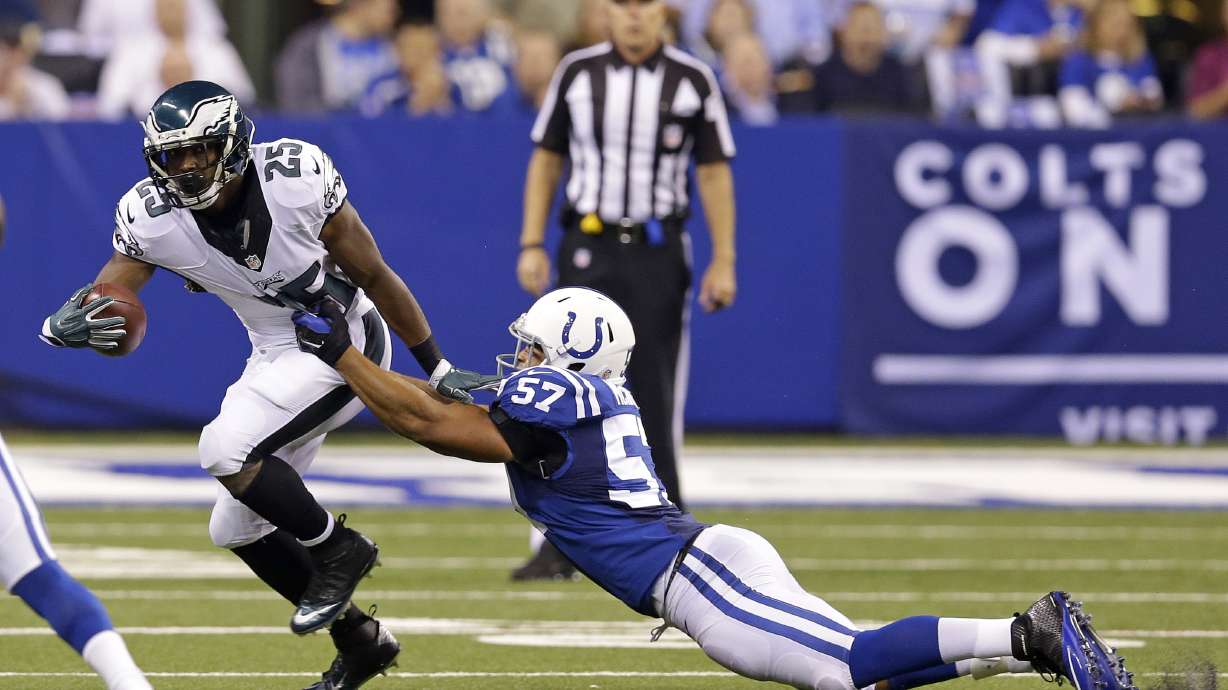 Eagles make right calls in 30-27 win over Colts