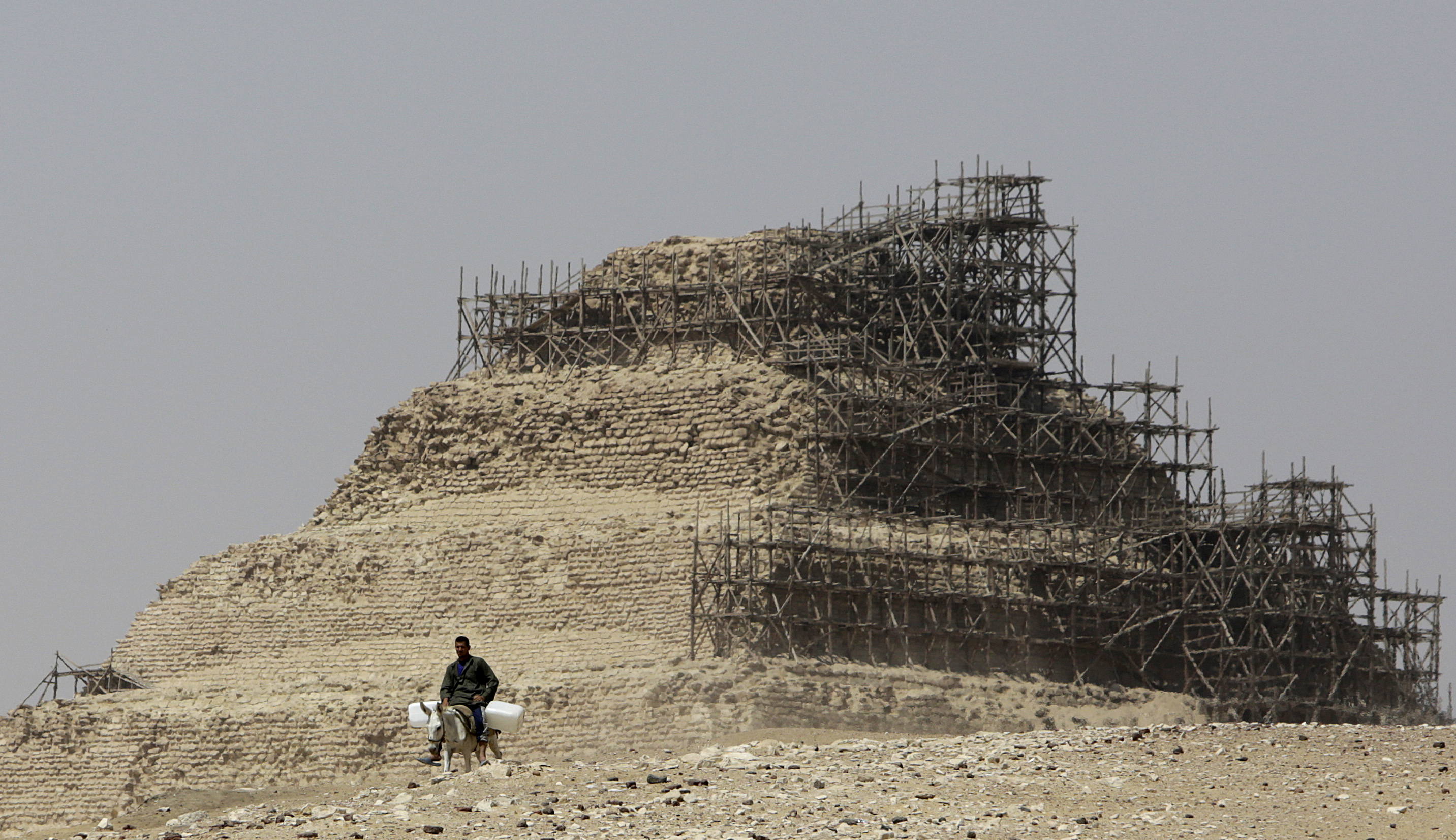 Egypt says restoration of oldest pyramid on track