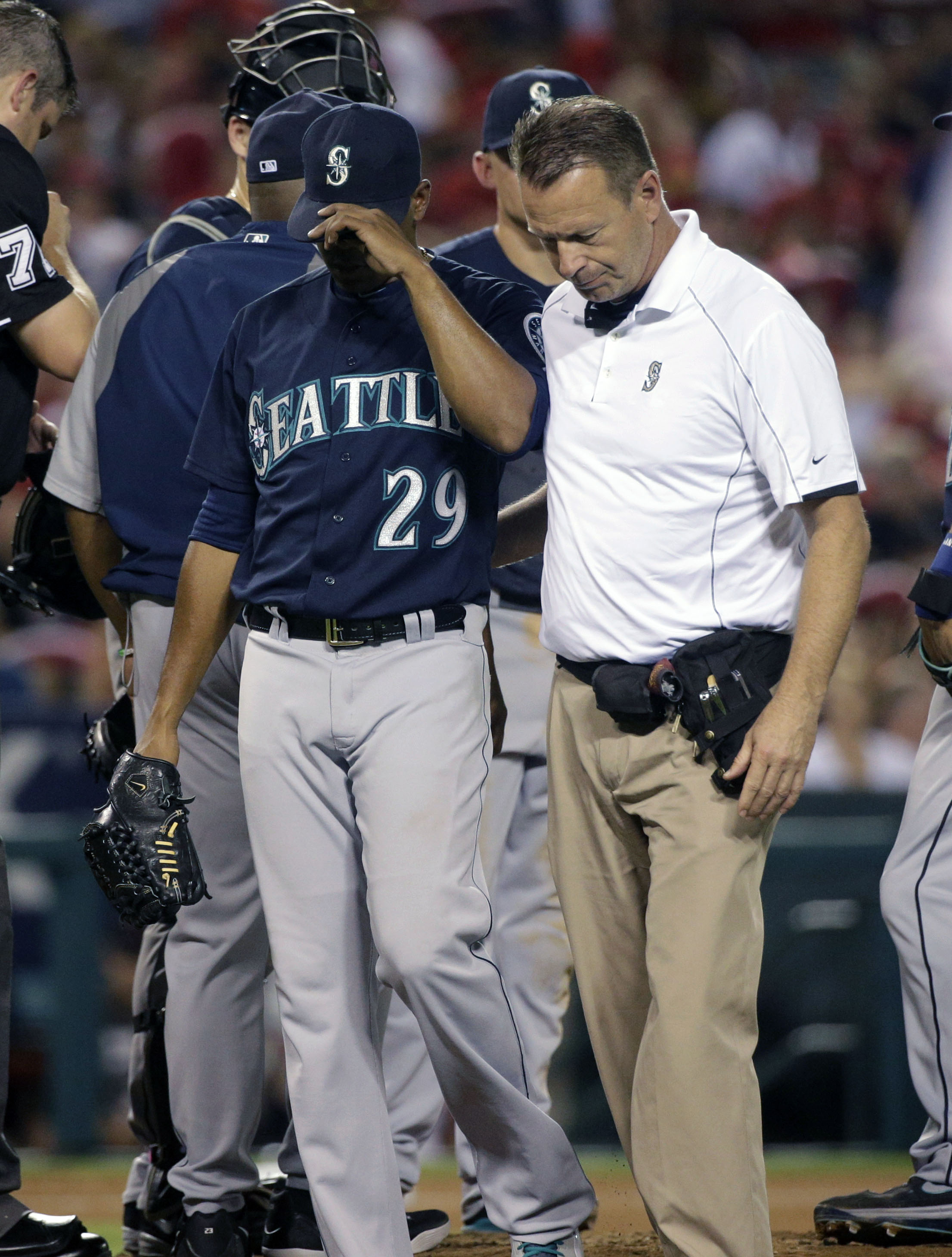 Mariners rout Angels, gain ground in playoff race