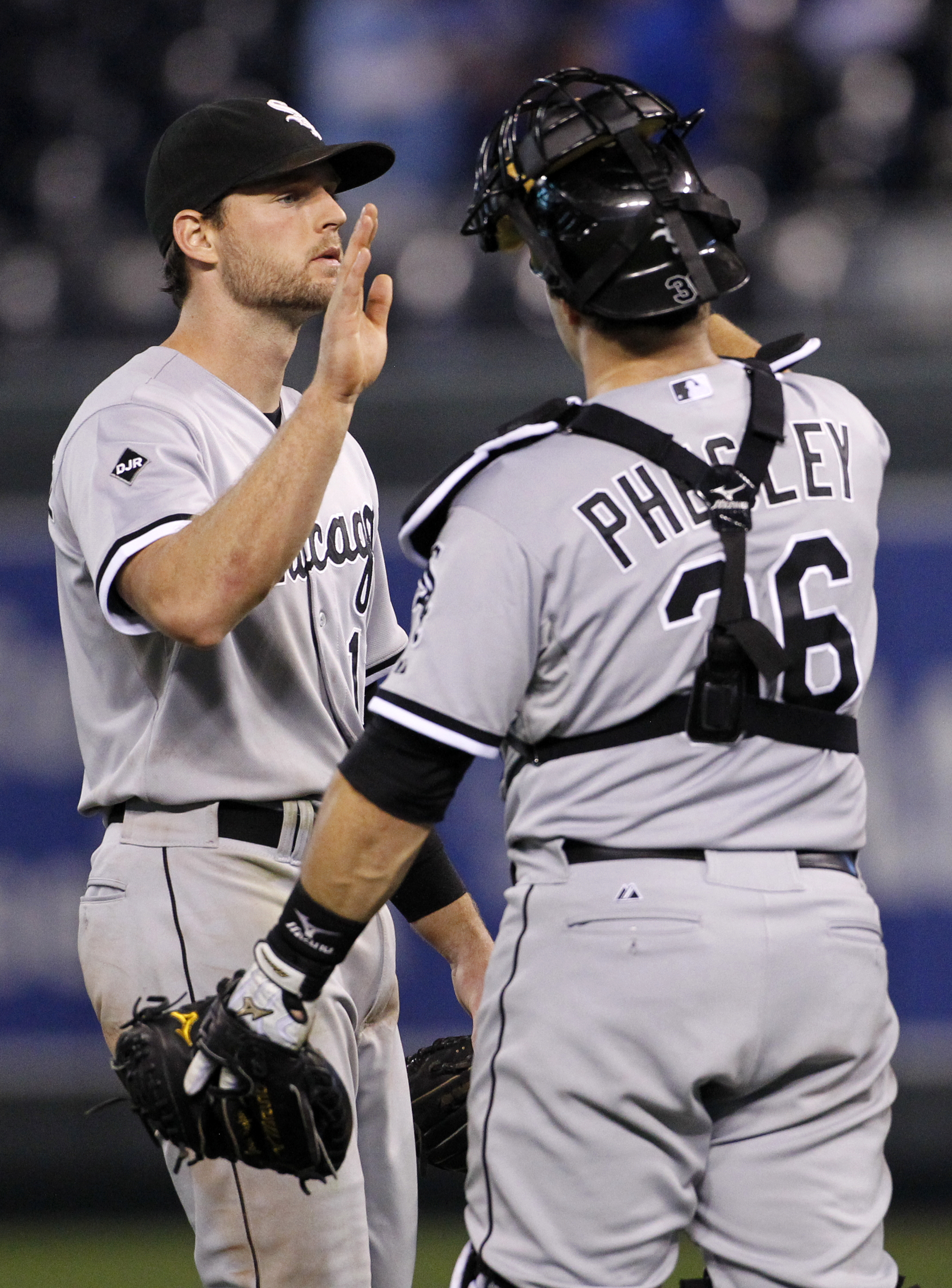 Hendriks hit hard, pulled early as Royals lose 7-5