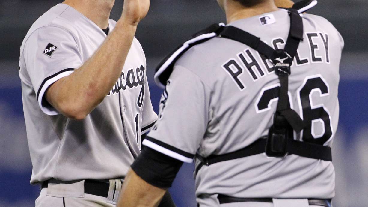 Hendriks hit hard, pulled early as Royals lose 7-5