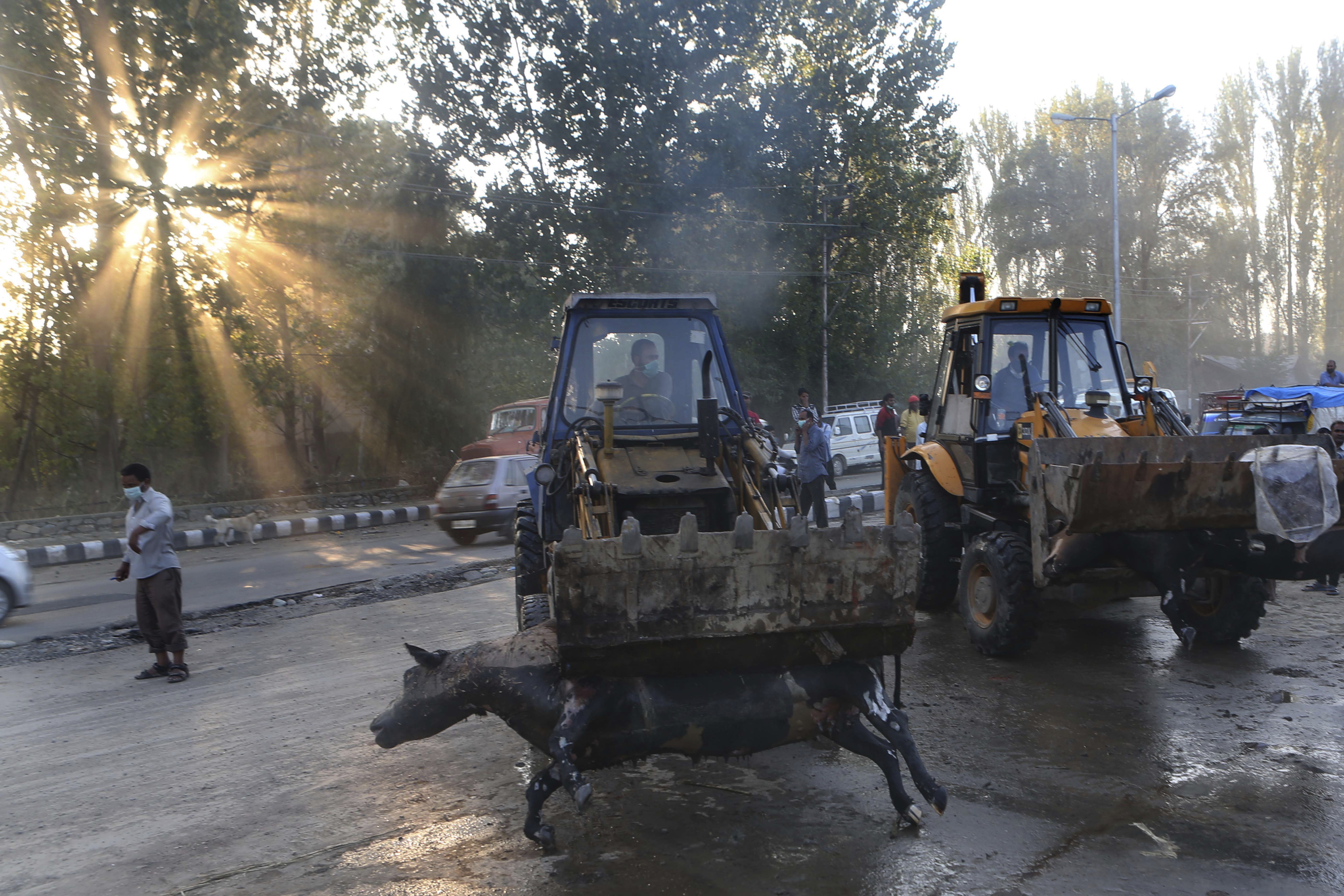 Doctors: Foul floodwaters sicken people in Kashmir