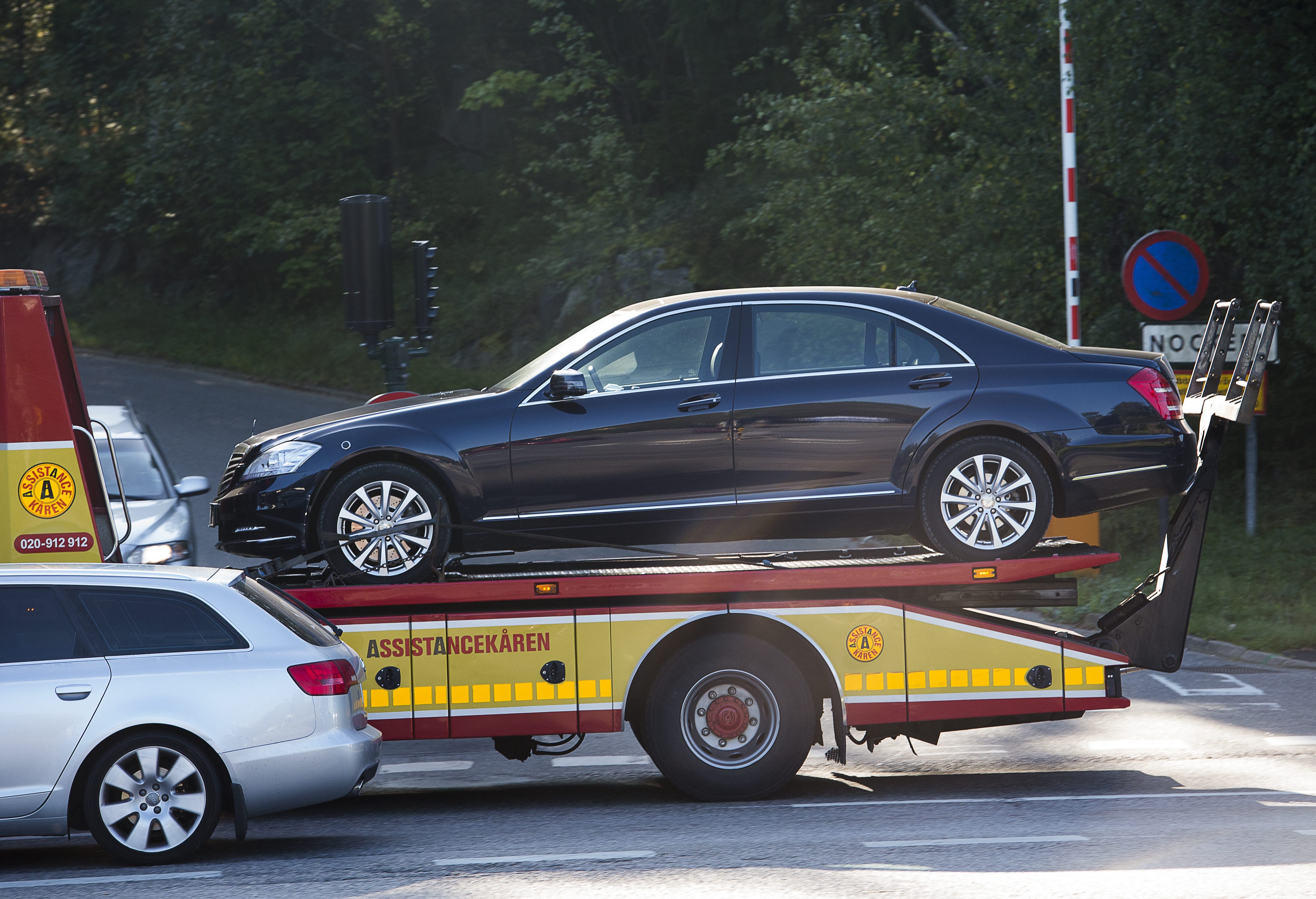 Swedish king involved in car crash, unhurt