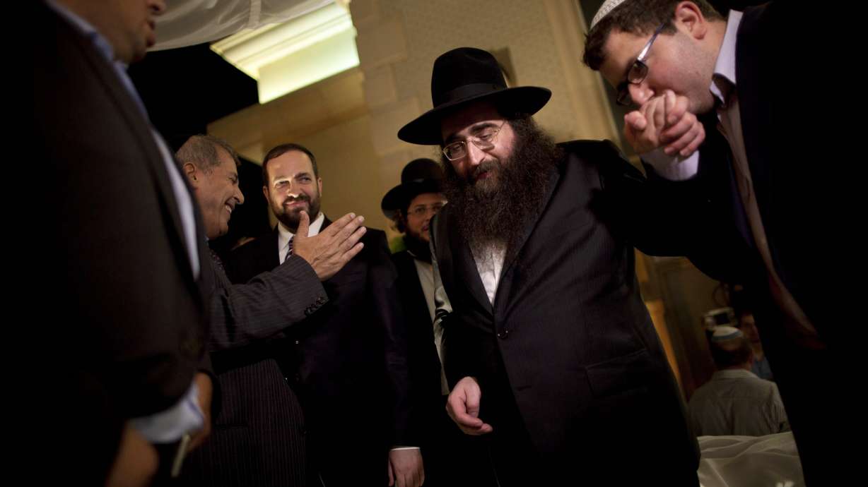 Celebrity rabbi takes plea bargain over bribery