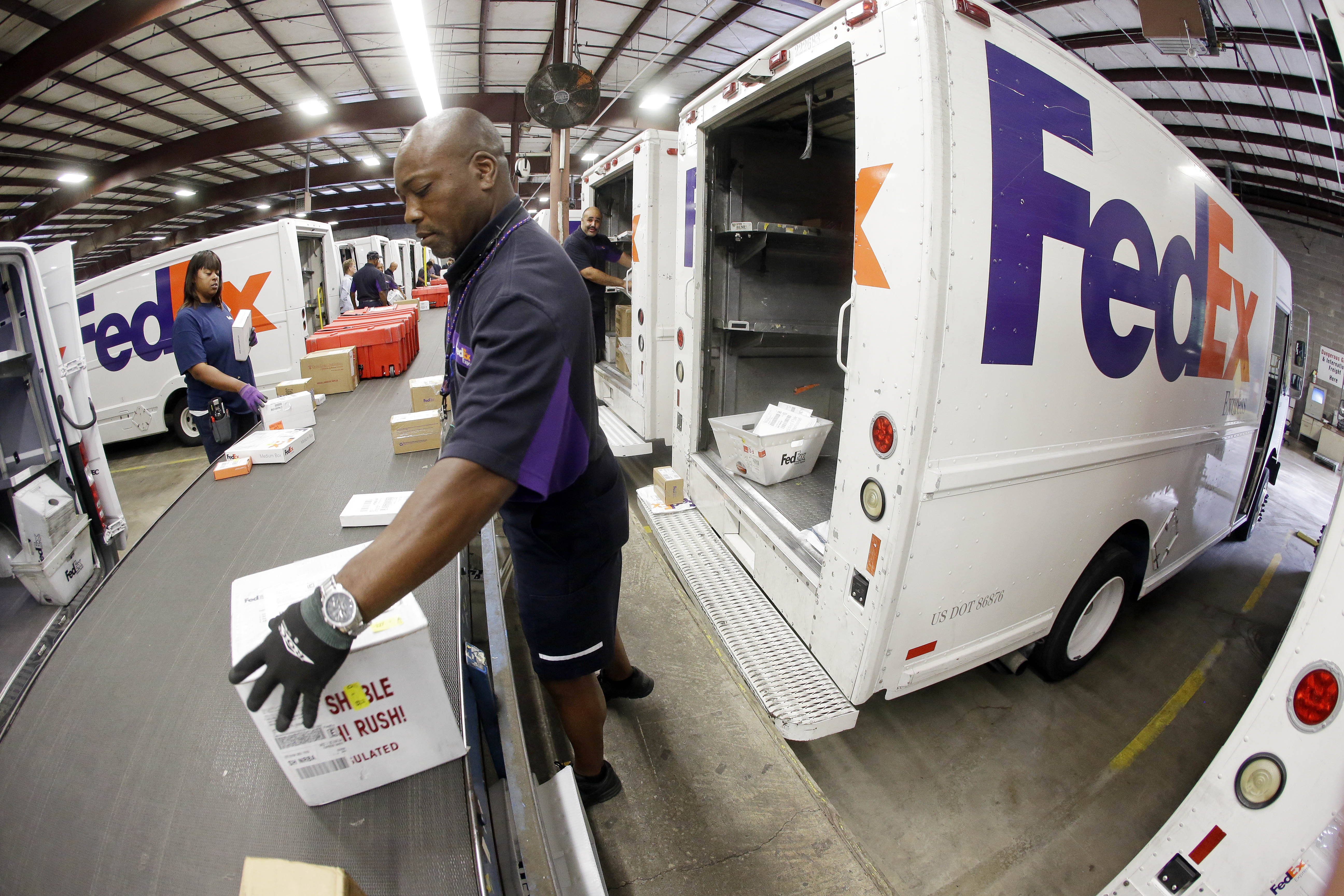 FedEx to add 50,000 seasonal jobs