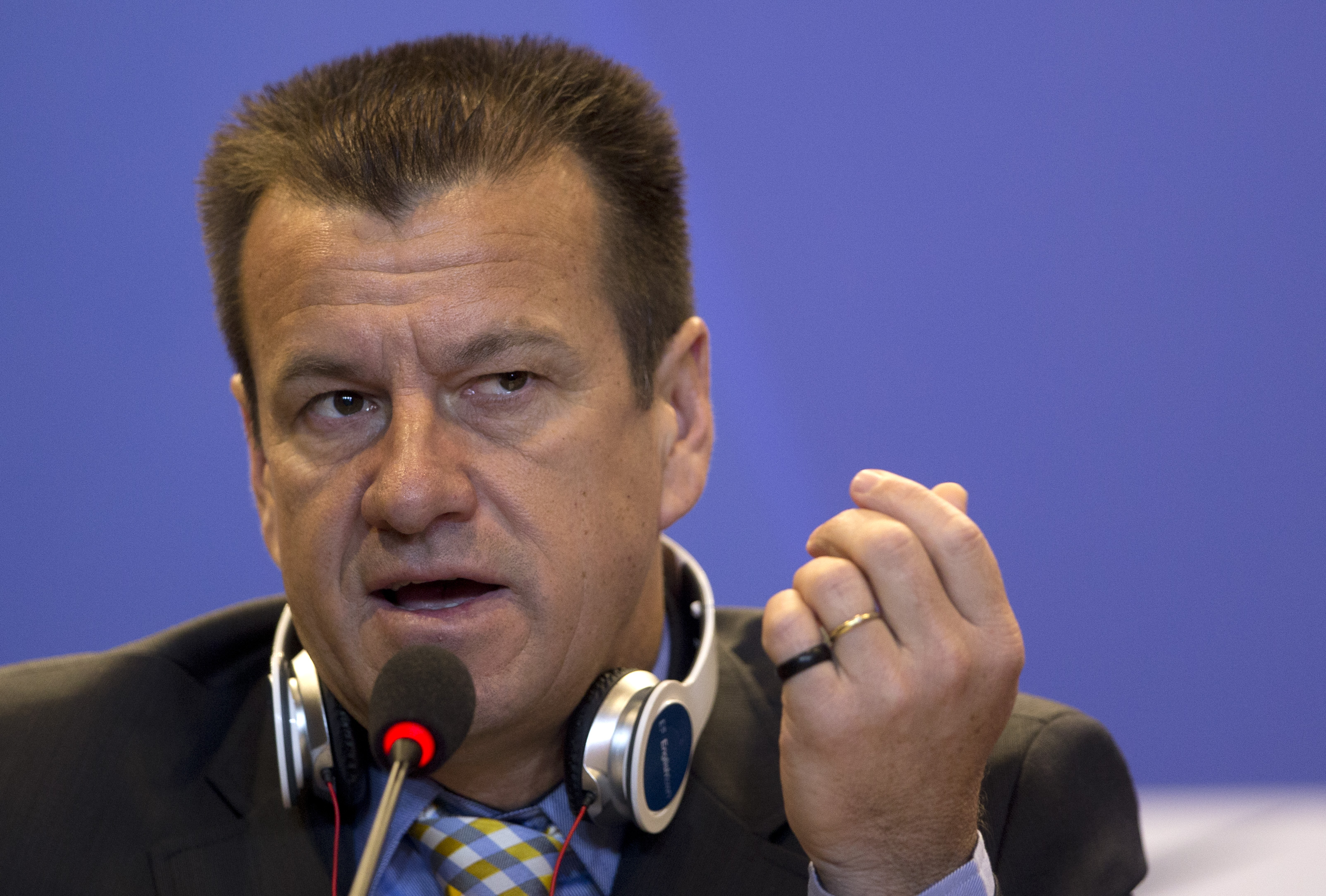 Dunga picks Robinho for Argentina match