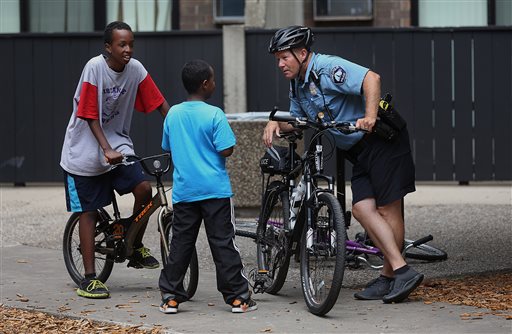 Aumentar diversidad en la policía, tarea compleja