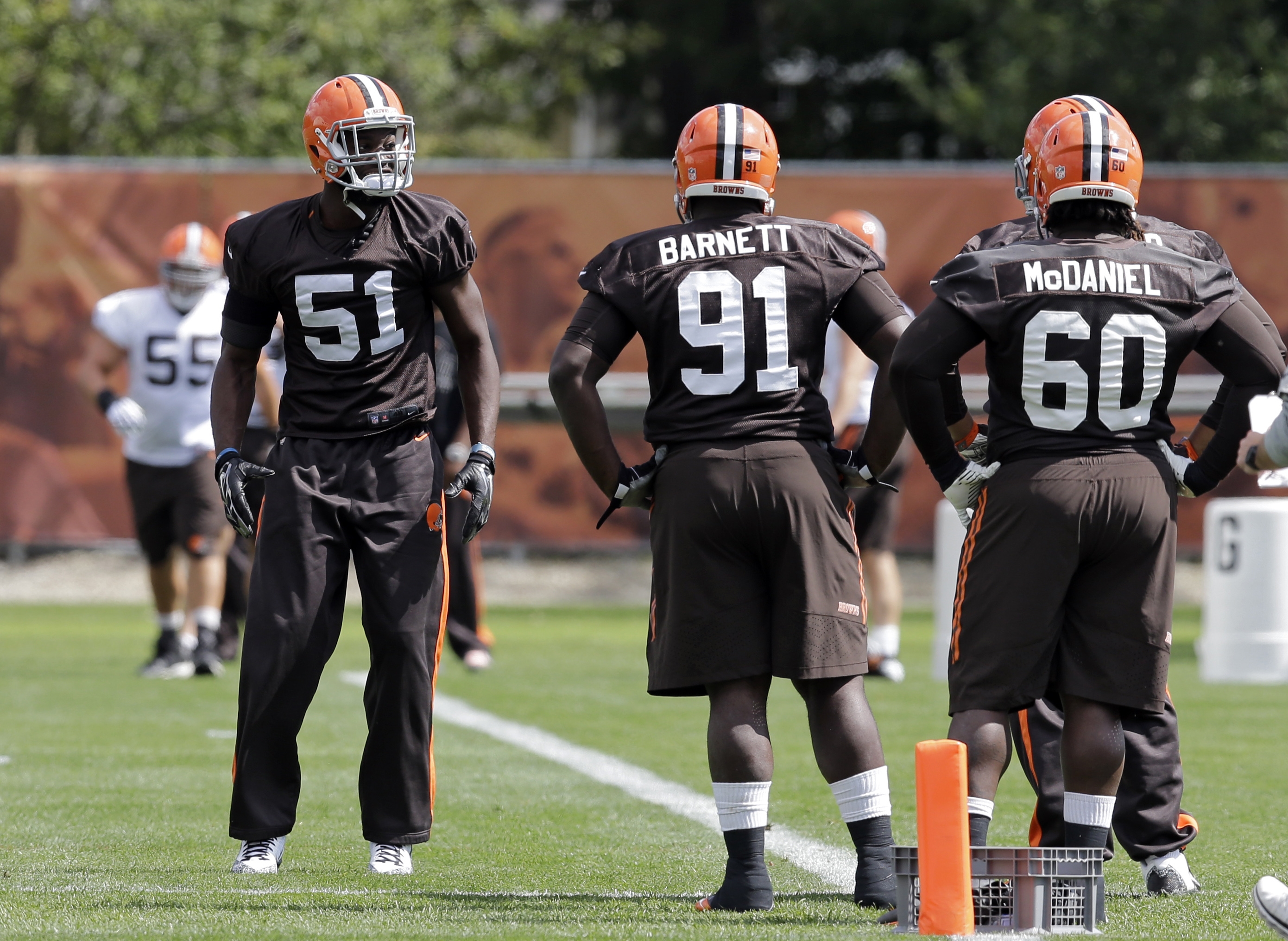 Browns TE, LB Mingo on practice field
