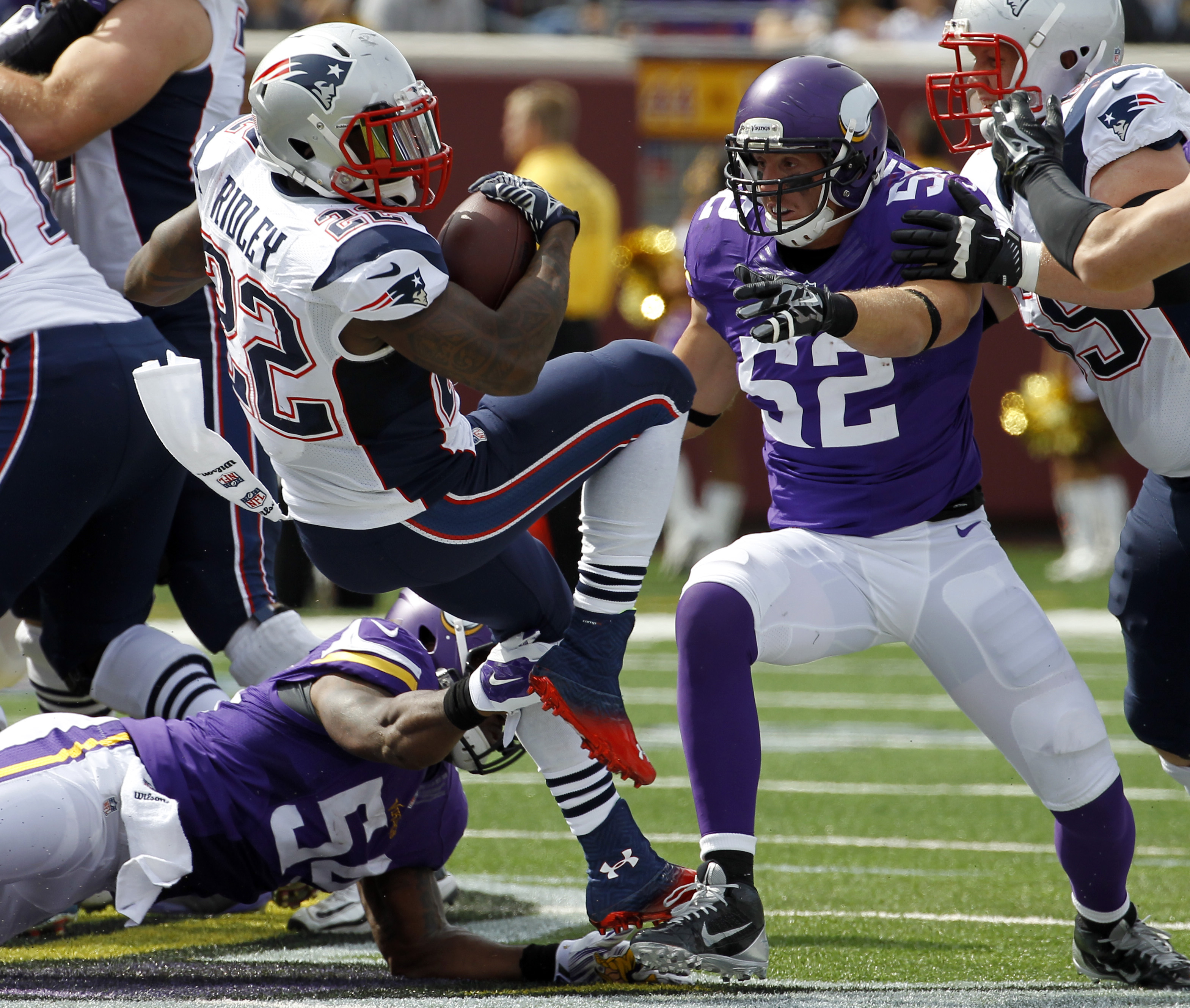 Vikings LB Chad Greenway has broken left hand