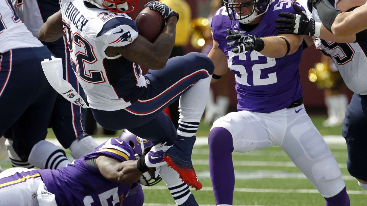 Vikings LB Chad Greenway has broken left hand
