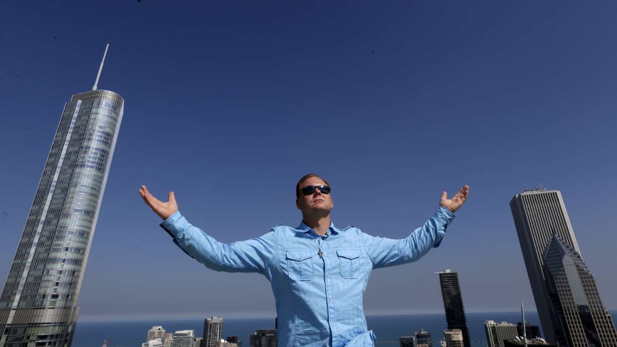 Wallenda: Spectacle, legacy inspire Chicago walk