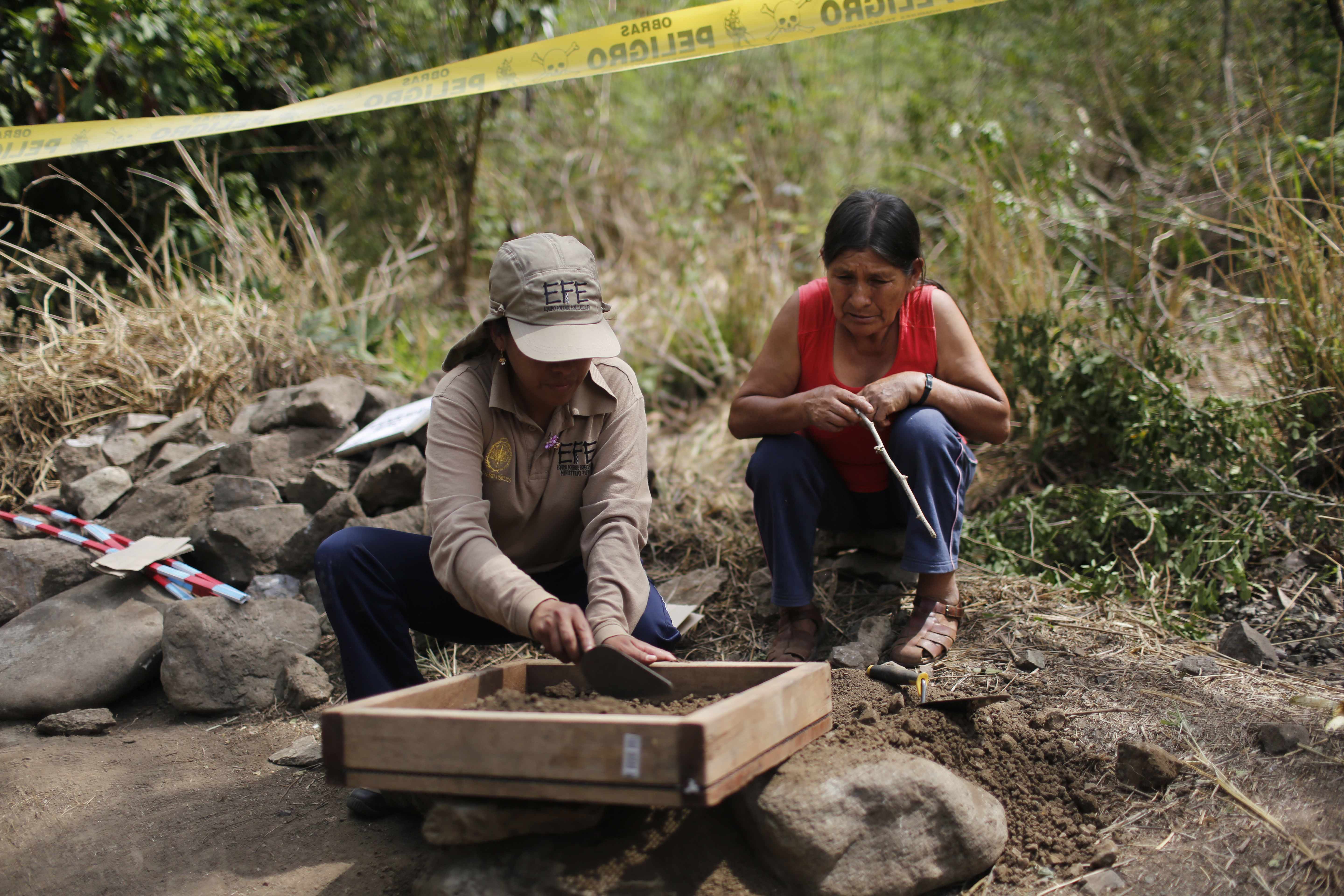 AP PHOTOS: Survivor of Peru massacre guides team