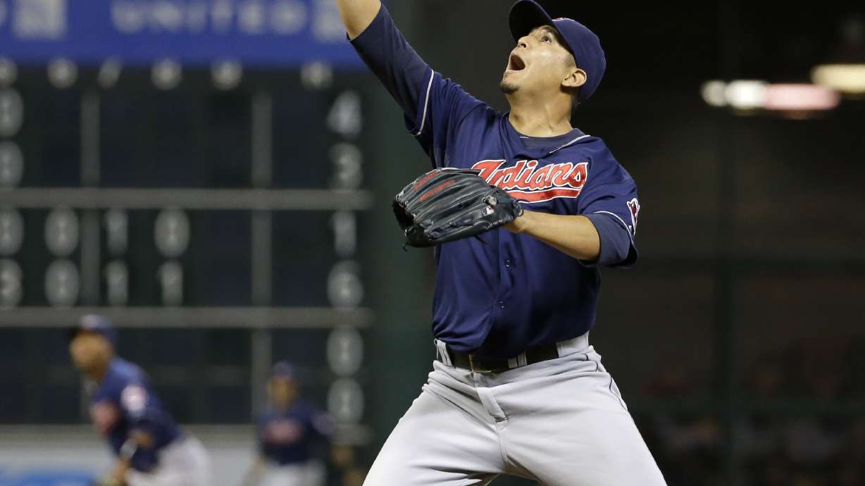 Oberholtzer pitches well as Astros lose to Indians