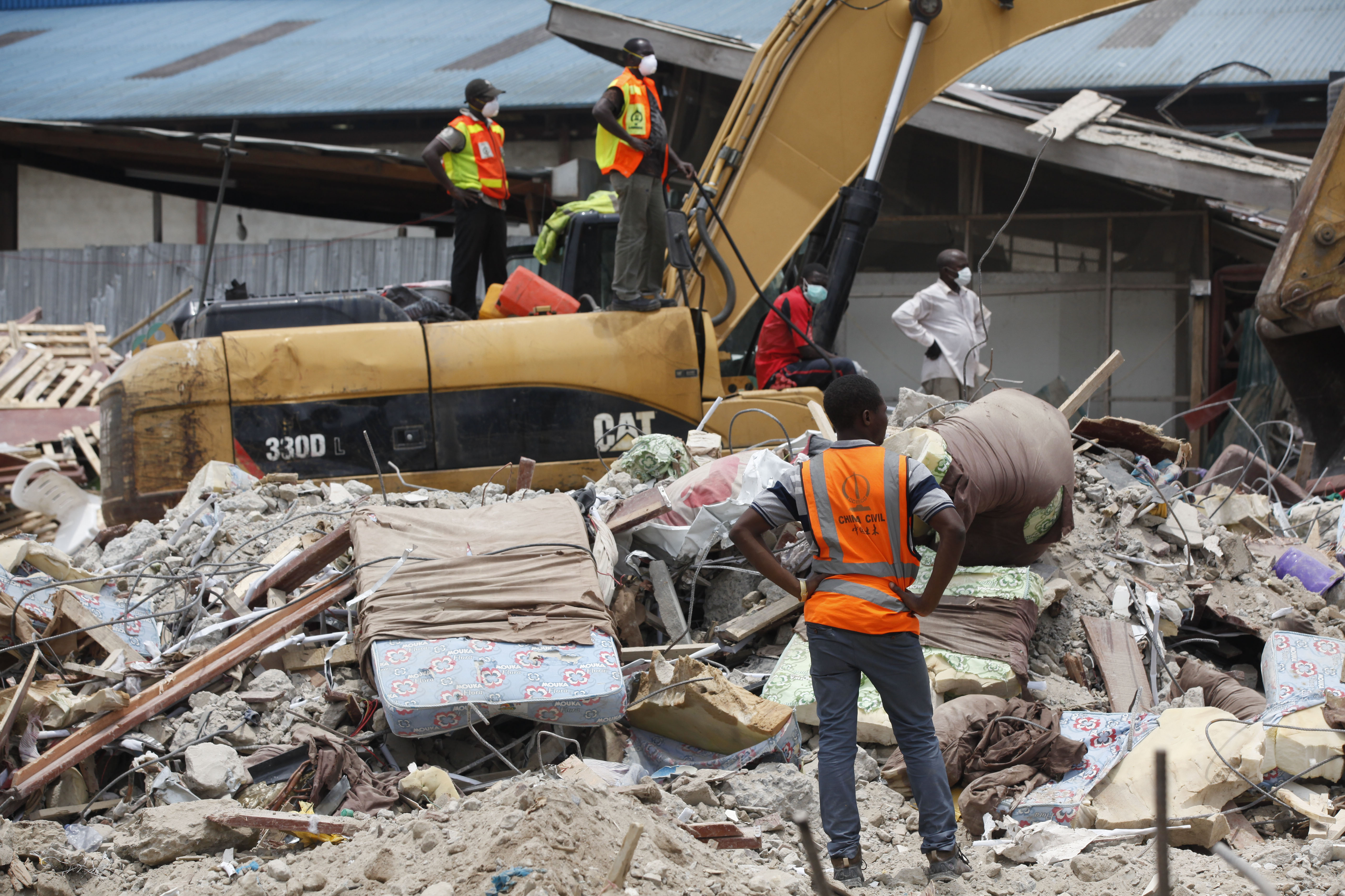 Nigeria: Death toll in building collapse up to 80