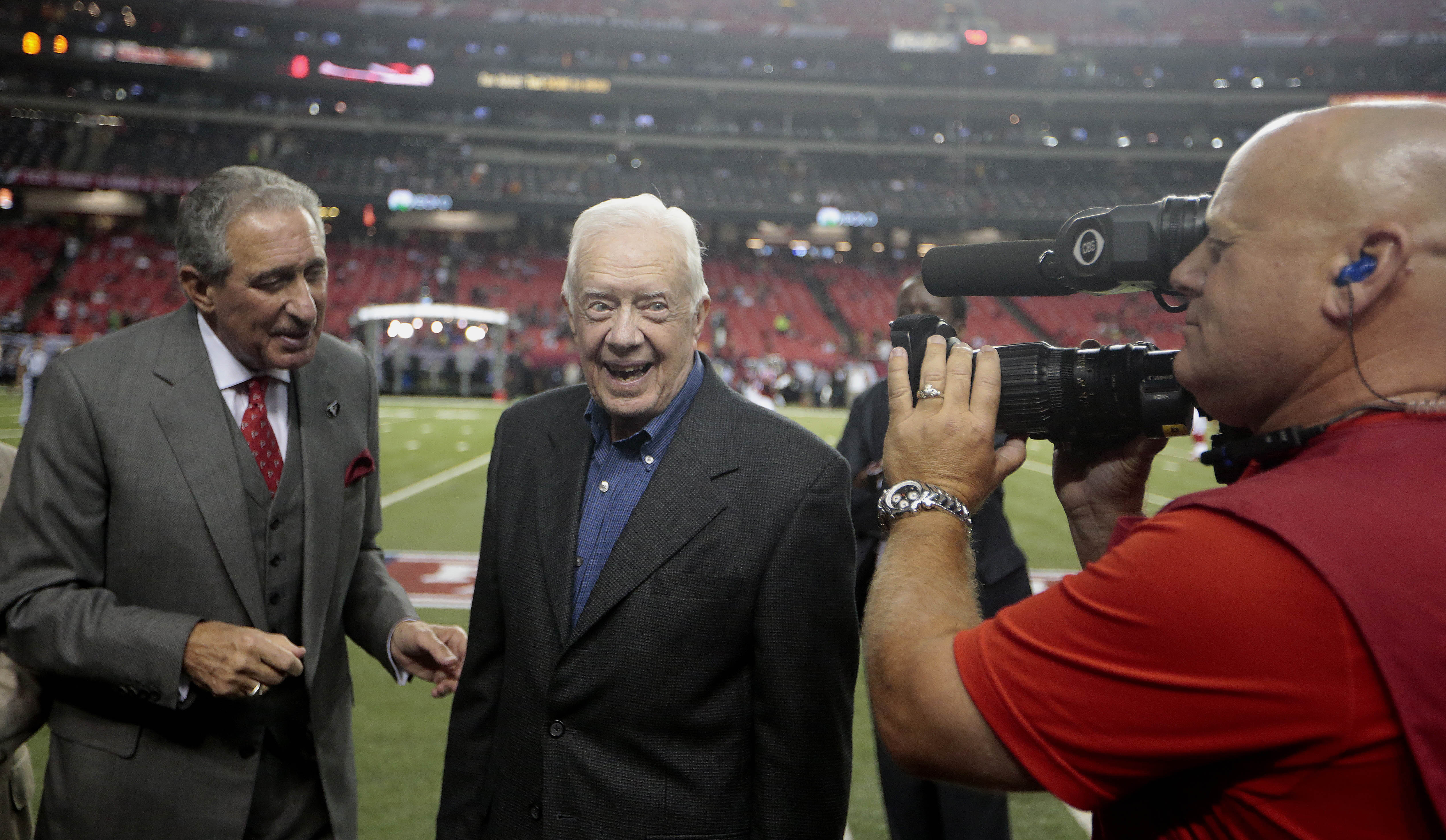 Falcons romp to 56-14 win over hapless Buccaneers